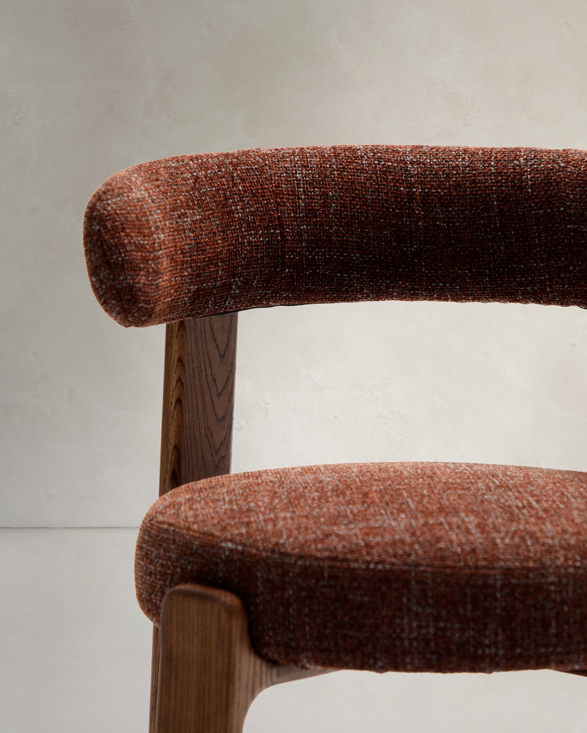 Granite fire-retardant chair in brown chenille and solid ash wood with walnut-coloured finish FSC 100% - Detail