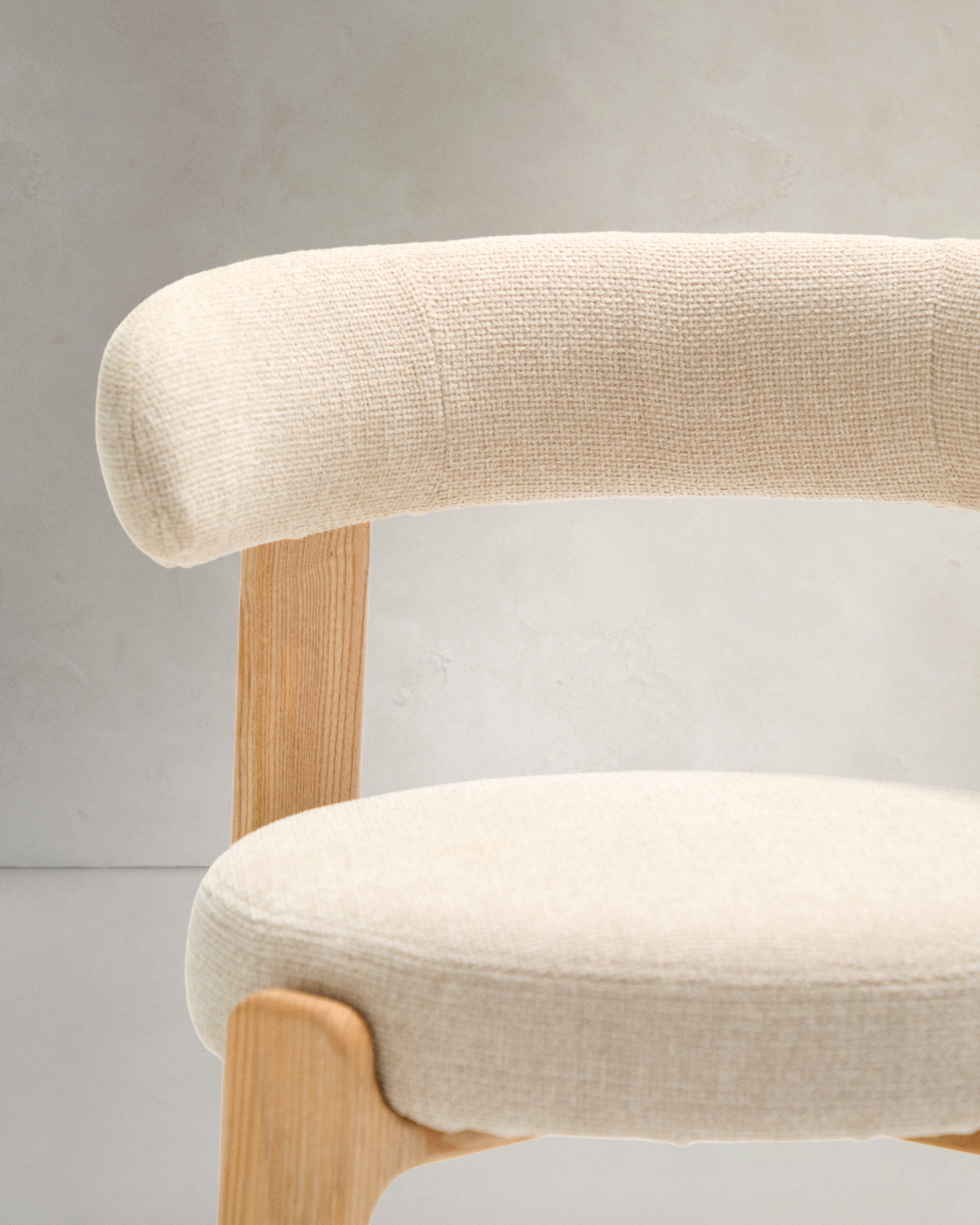 Granite fire-retardant chair in beige chenille and solid ash wood with natural-coloured finish FSC 100% - Detail