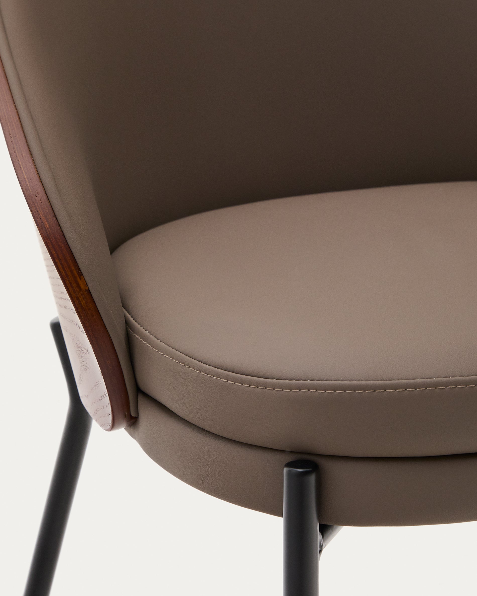 Eamy chair in brown faux leather, ash veneer with walnut and black metal finish - Detail