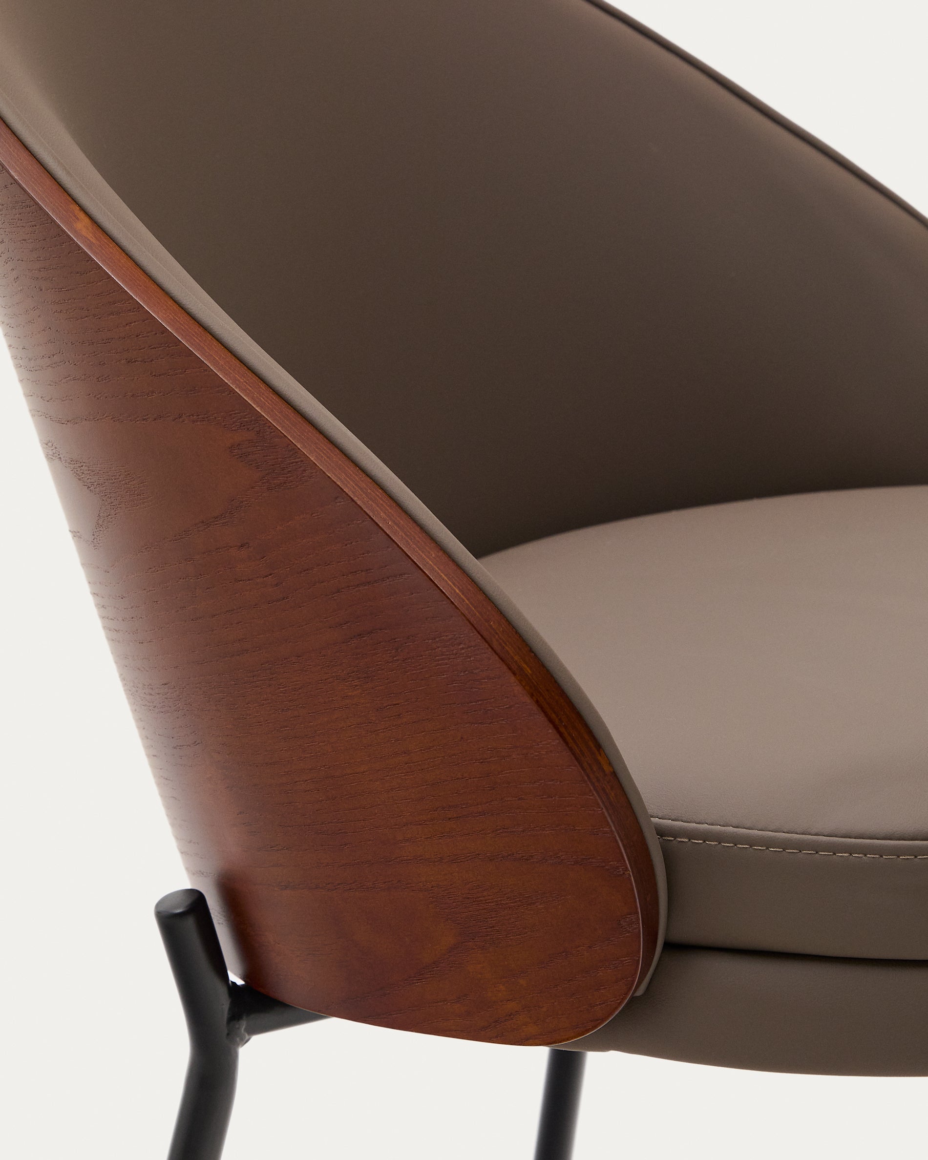 Eamy chair in brown faux leather, ash veneer with walnut and black metal finish - Detail
