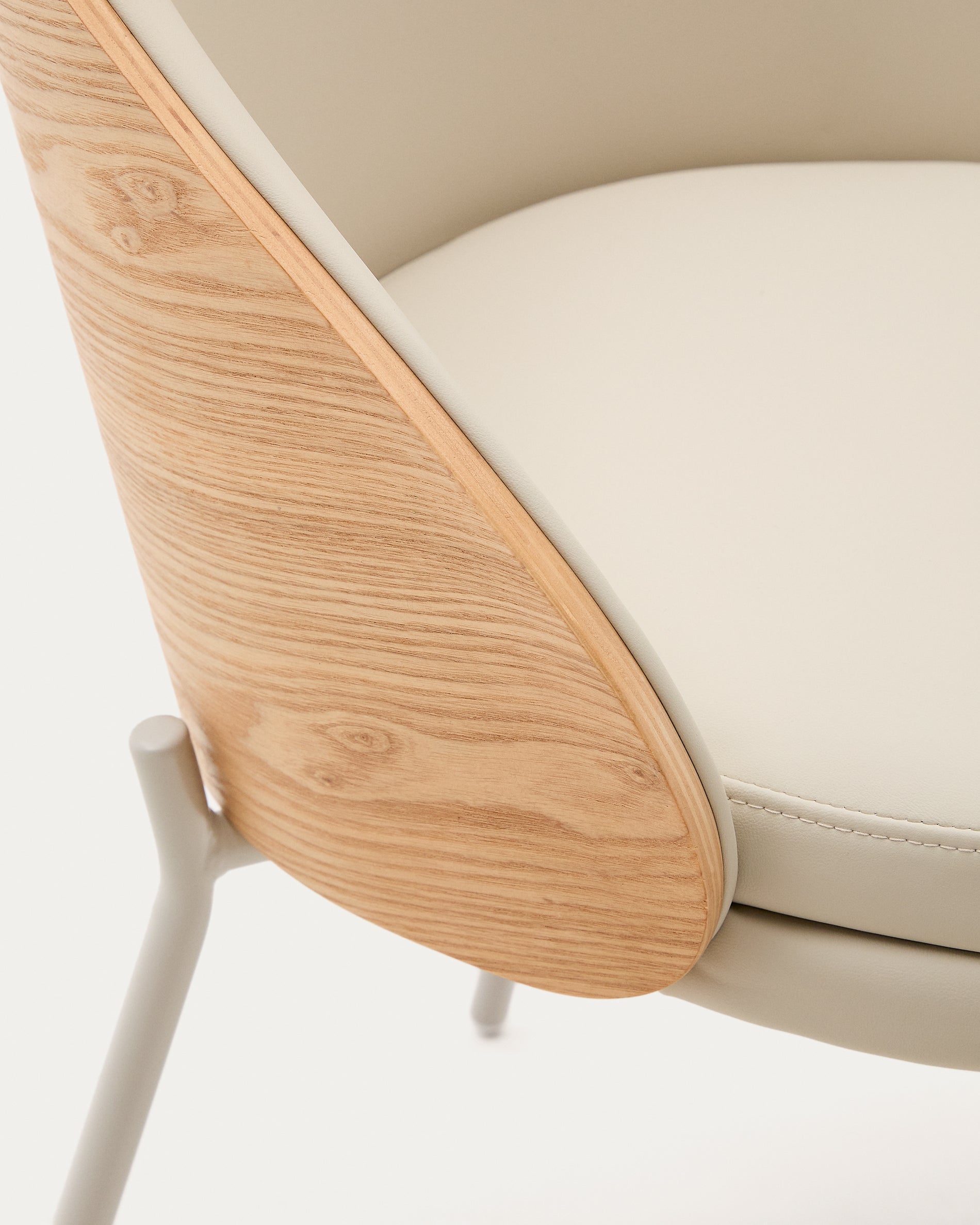 Eamy beige faux leather chair, ash veneer with natural finish and beige metal - Detail