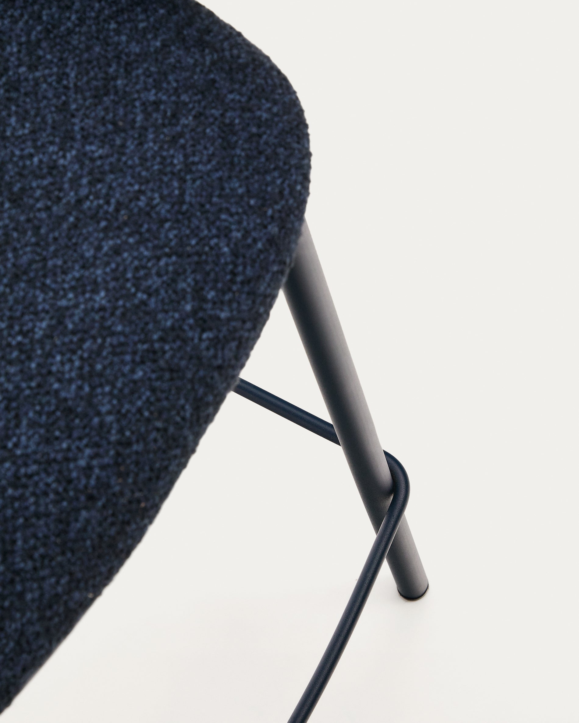 Maina stool in blue chenille and steel legs with blue finish FSC Mix Credit 65 cm - Detail