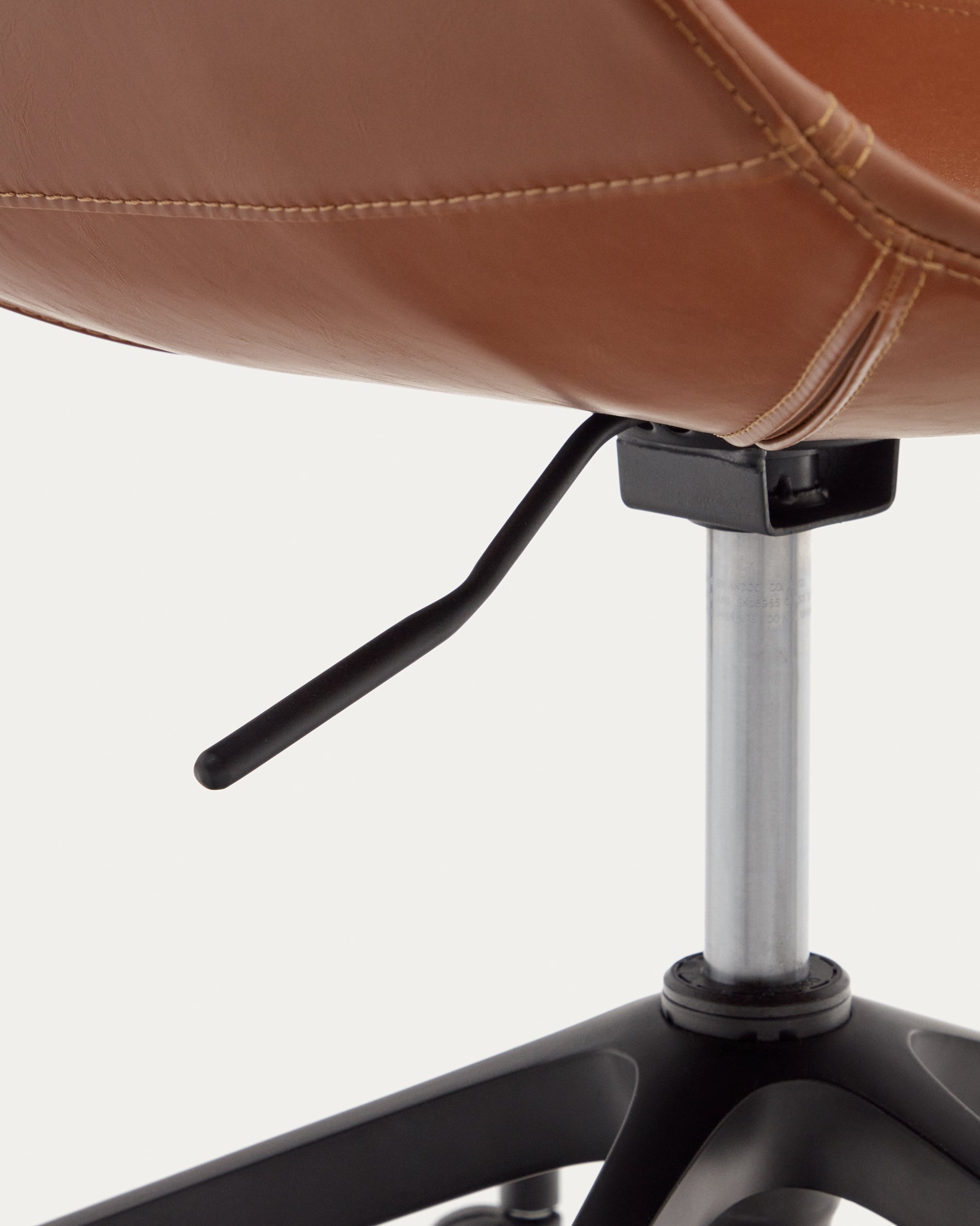 Tissiana desk chair in brown faux leather and aluminium with matte black finish - Detail