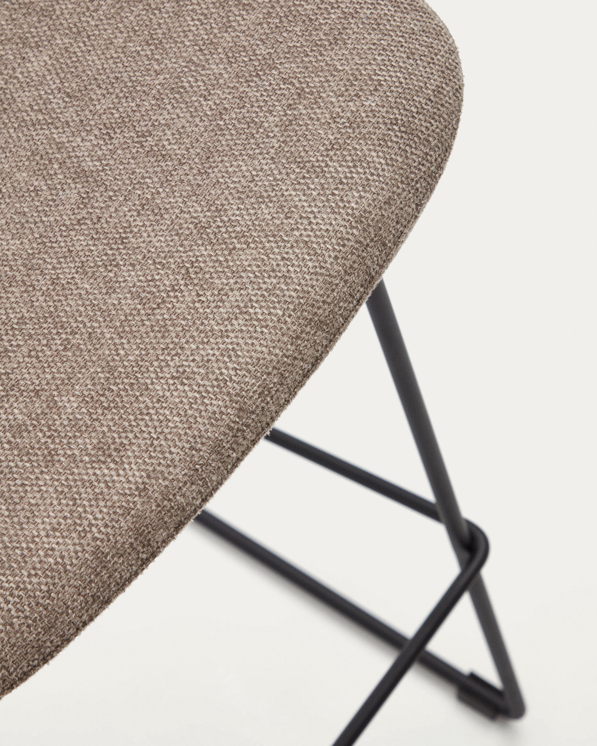 Zahara bar stool in brown with steel legs in black finish, height 76 cm - Detail