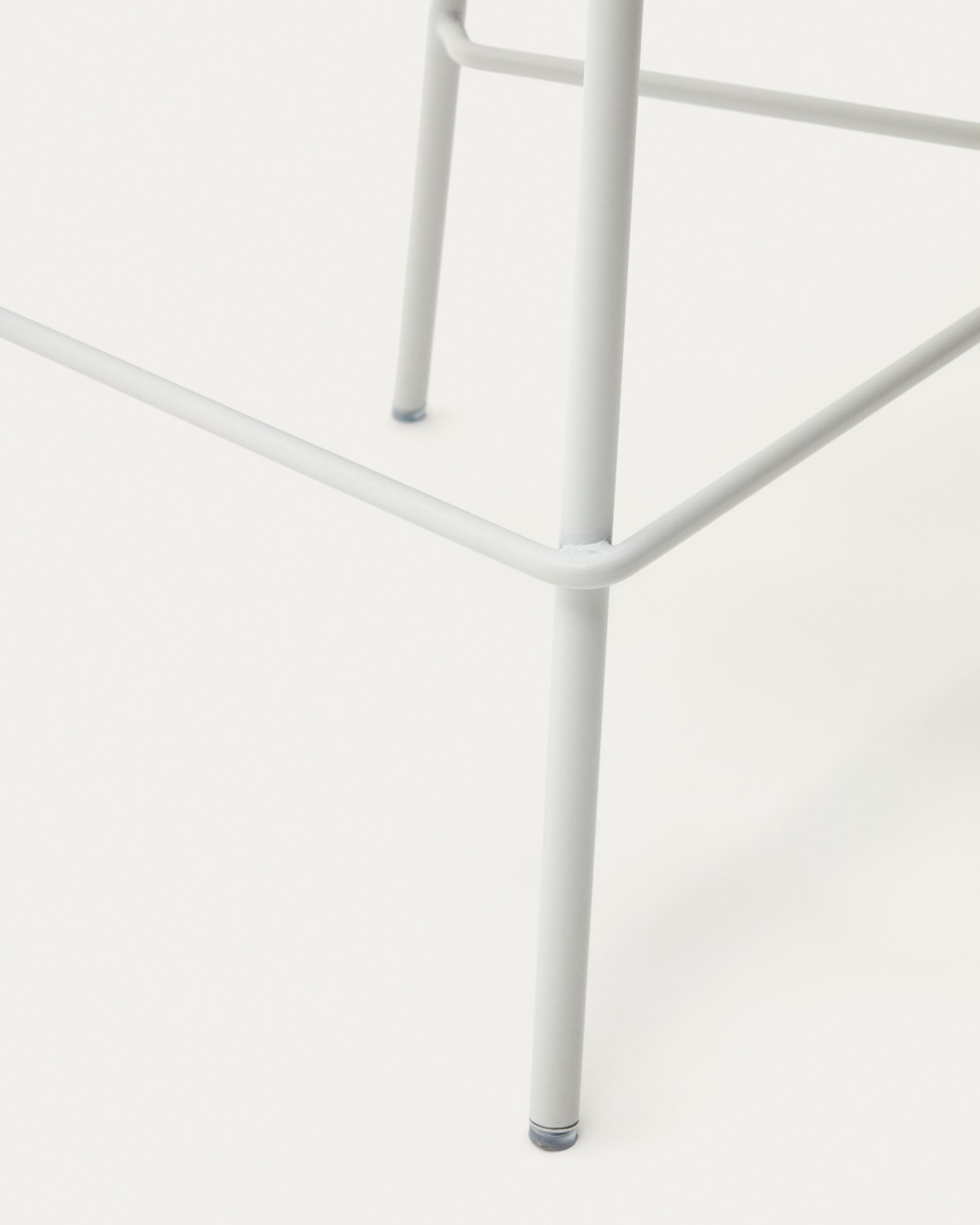 Zunilda stool in beige chenille and steel with matt white finish height 65 cm FSC 100% - Detail