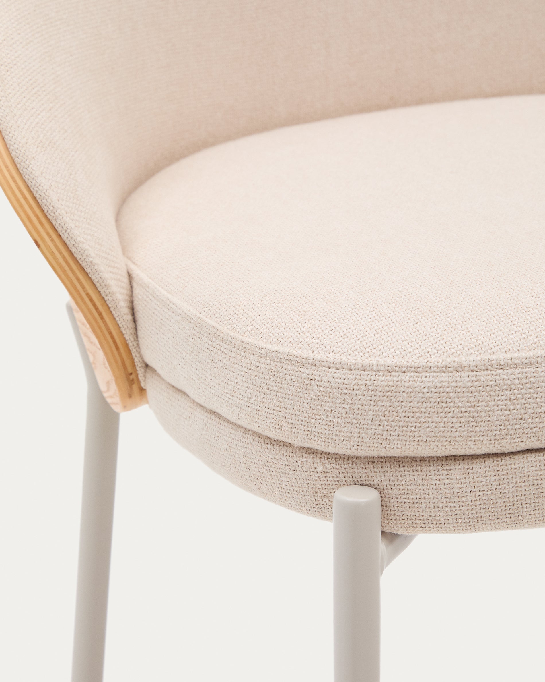 Eamy stool in beige chenille, in a natural finish ash veneer and beige metal and a height of 77 cm - Detail