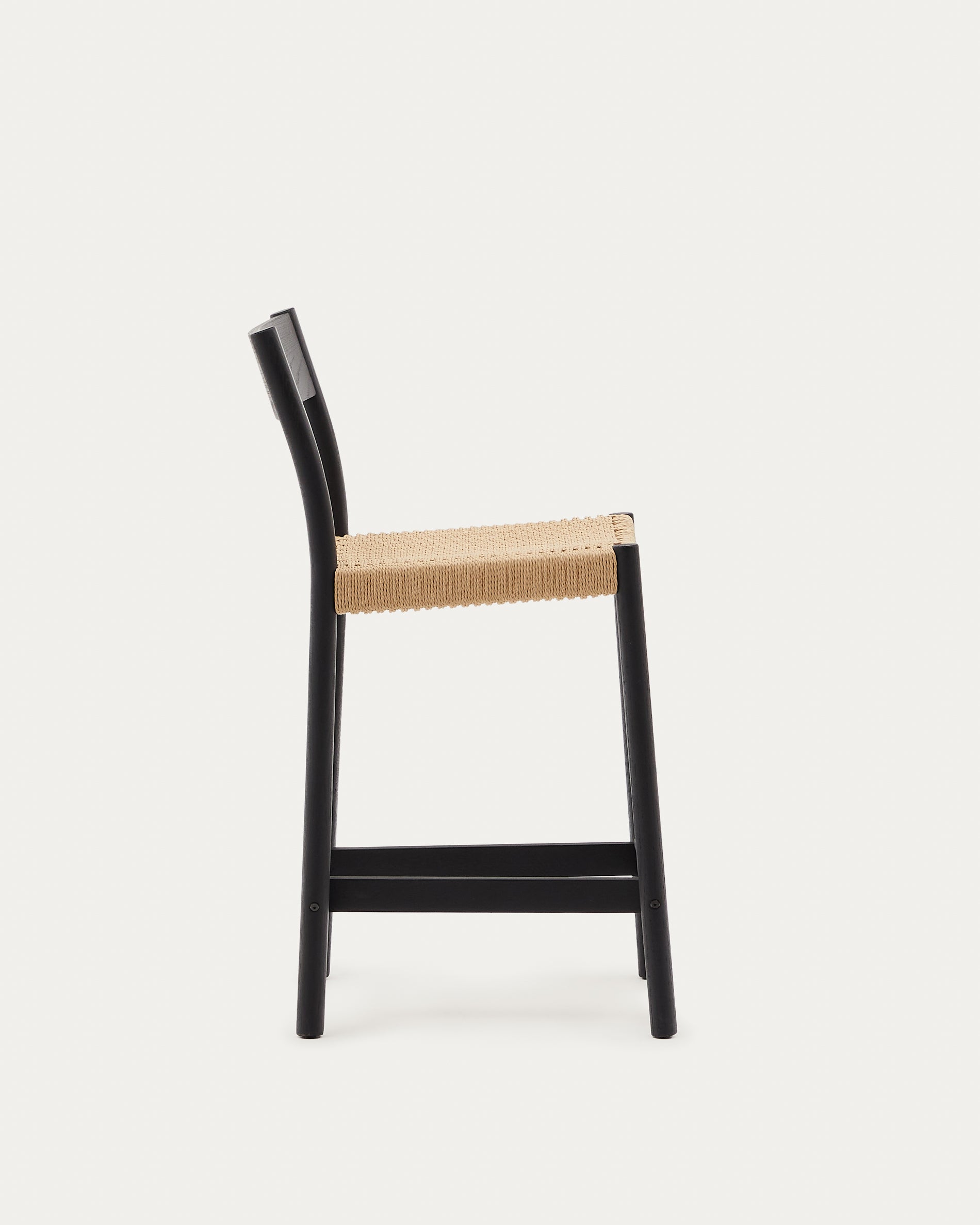 Yalia szék támlával, szilárd tölgyfából fekete befejezéssel, és kötél üléssel, 65 cm 100% FSC