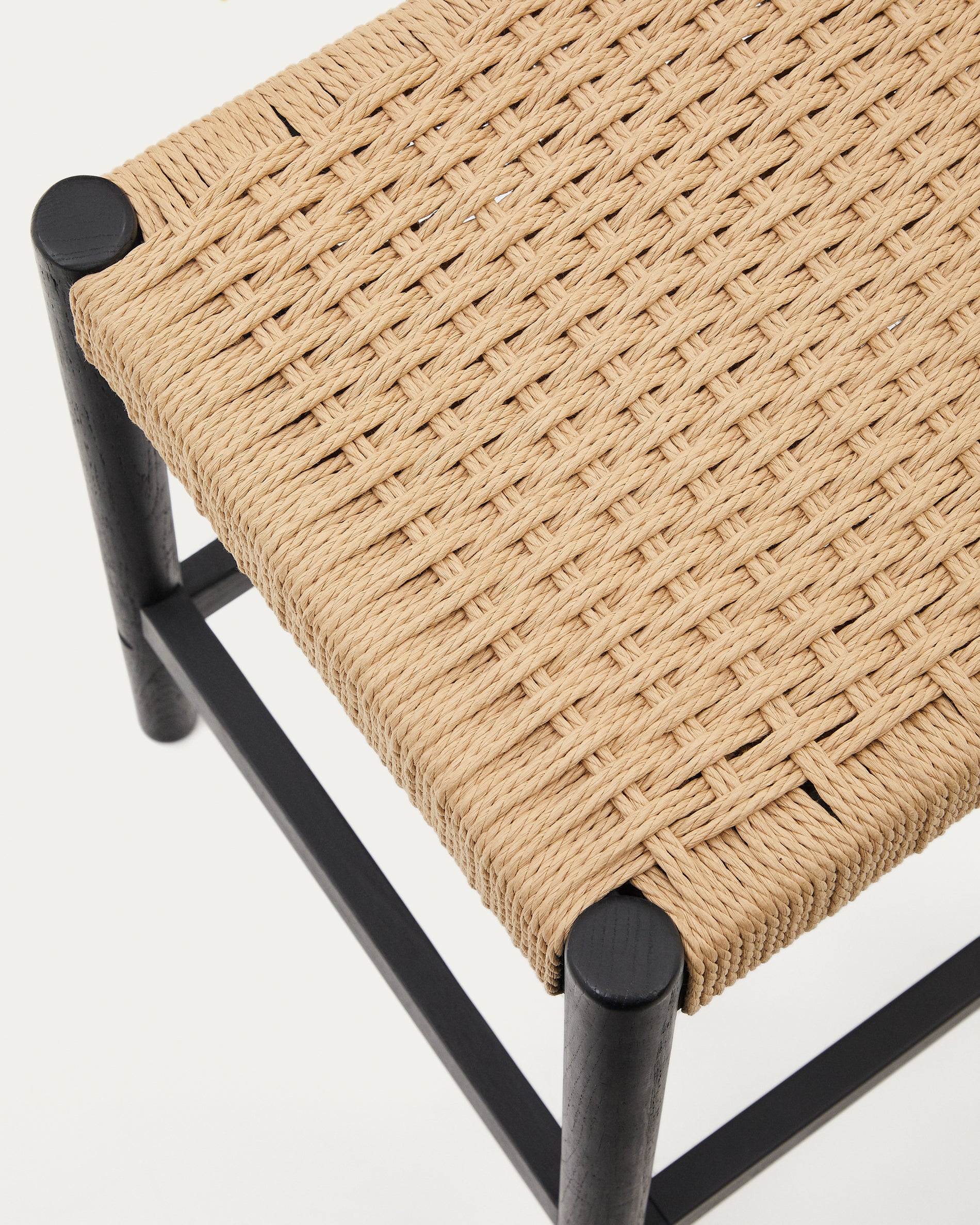 Yalia stool in solid oak wood in a black finish and rope cord, height 65 cm FSC 100% - Detail