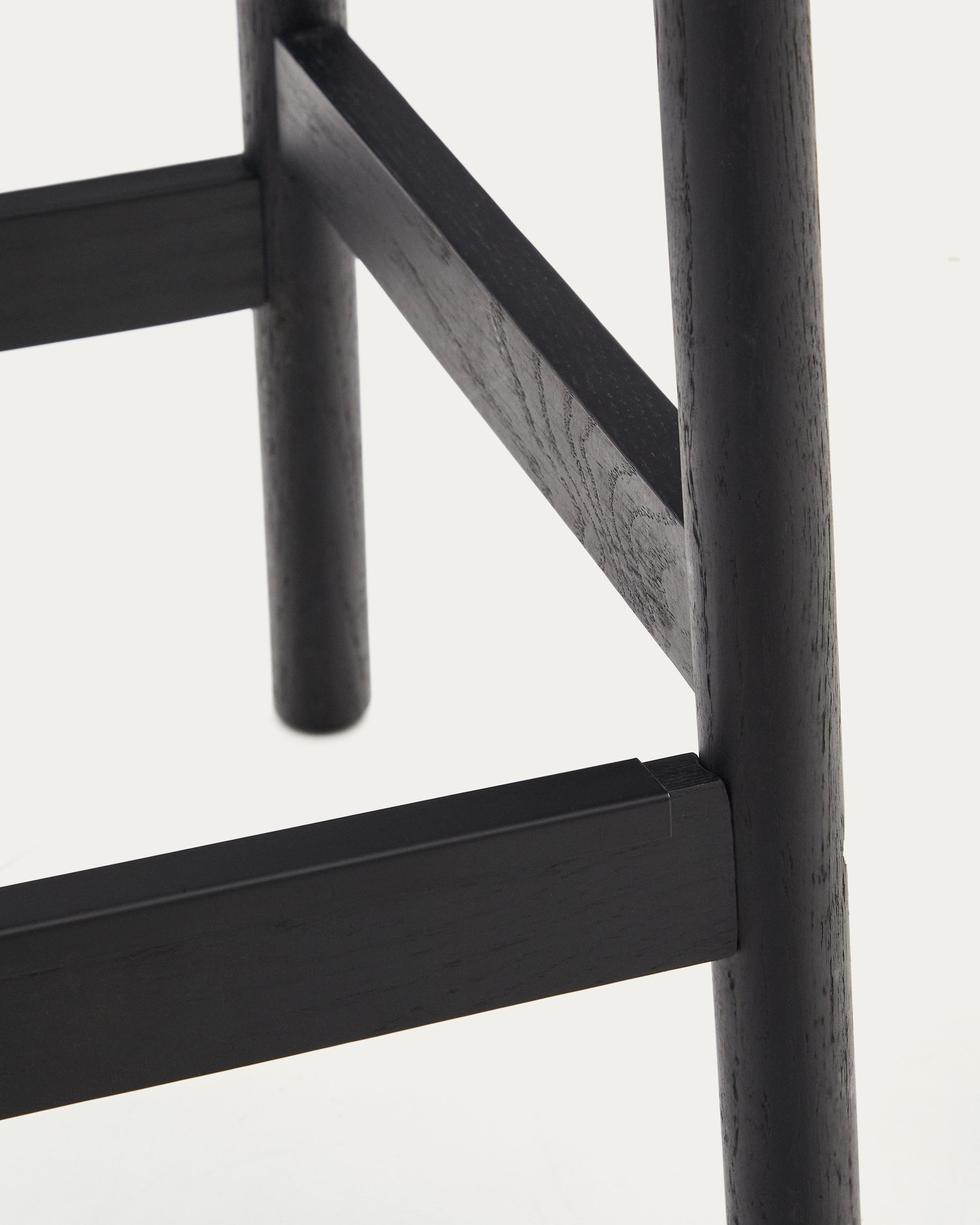 Yalia stool in solid oak wood in a black finish and rope cord, height 65 cm FSC 100% - Detail