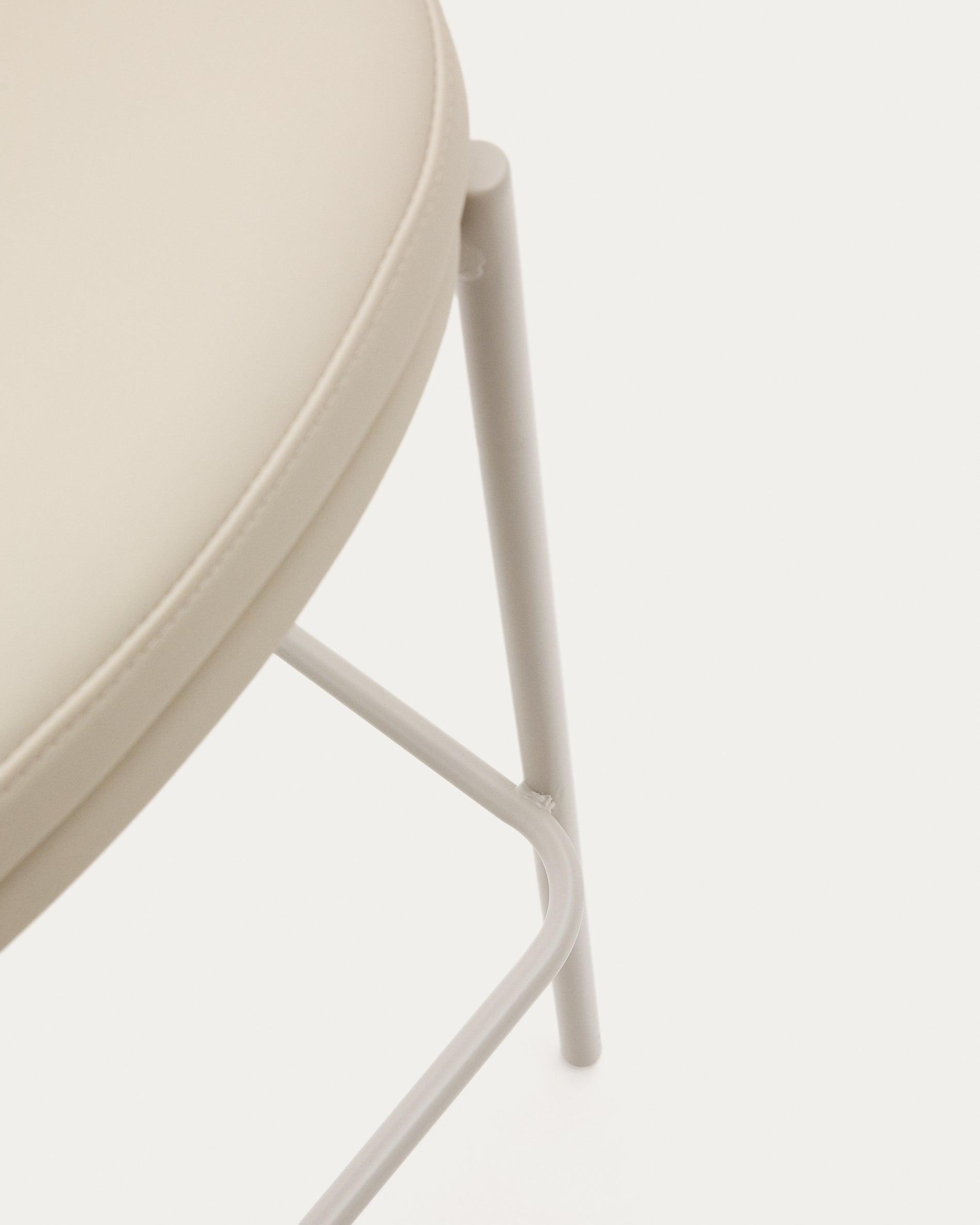 Eamy stool in beige faux leather, natural finish ash veneer and beige metal 65cm - Detail
