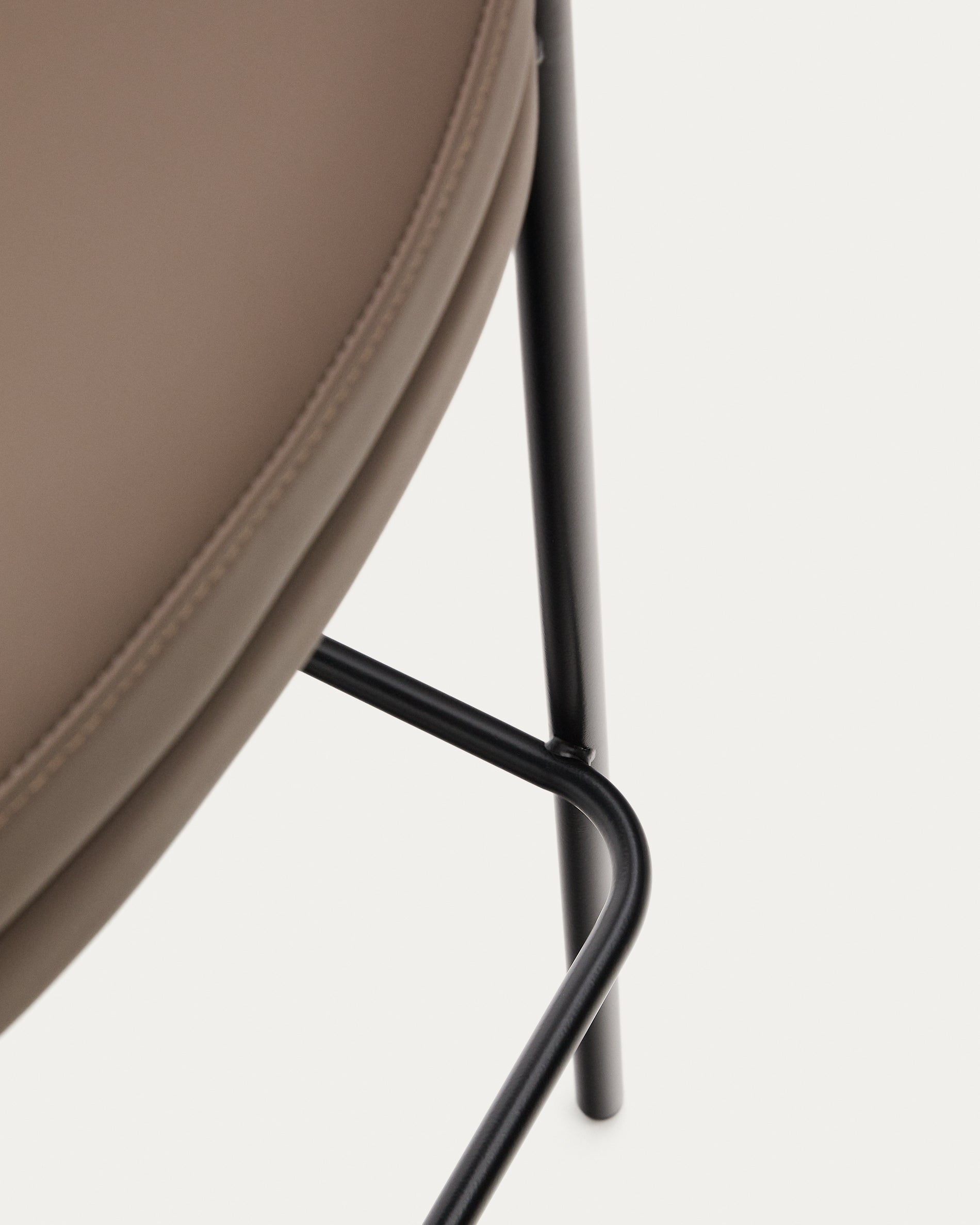 Eamy stool in brown faux leather, ash veneer, walnut finish and black metal 65 cm - Detail