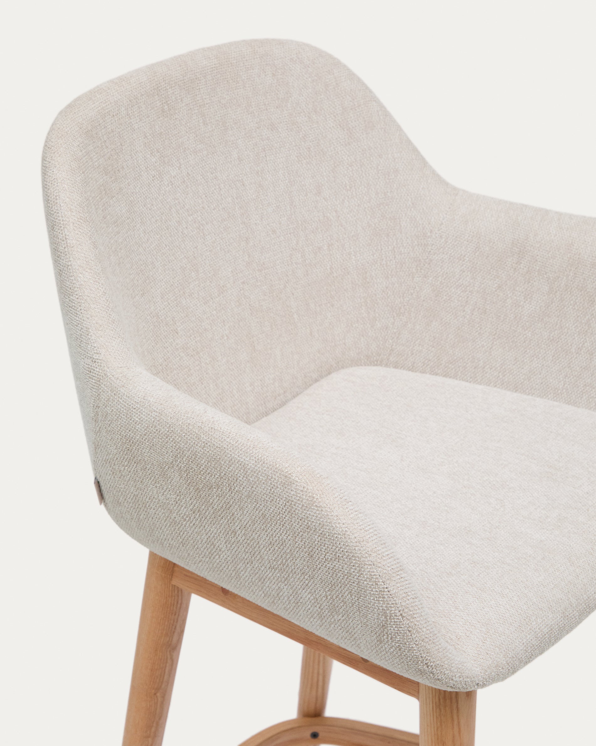 Konna stool in beige and solid ash wood legs in a light finish, 65 cm - Detail