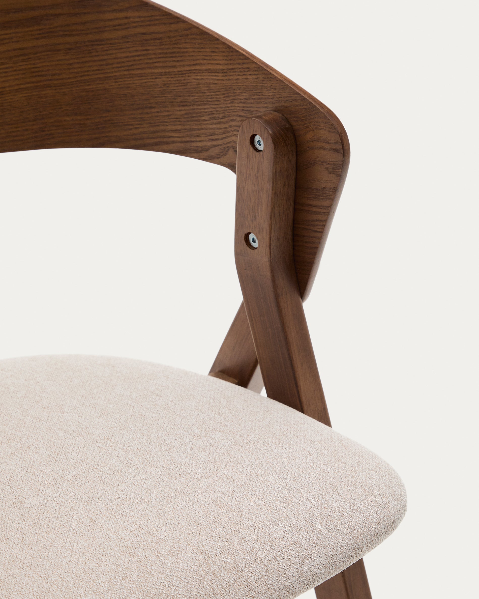 Godia chair in ash veneer with a wenge finish and beige chenille - Detail