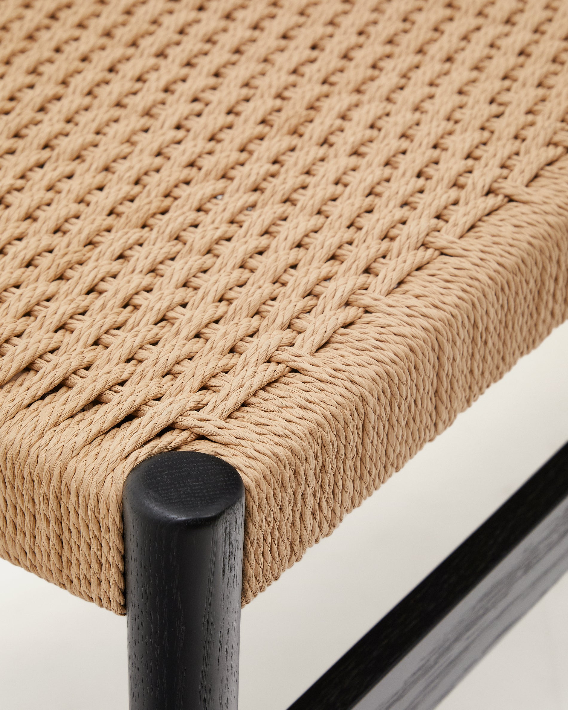 Zaide bench made of solid oak wood in a black finish and rope cord seat, 120 cm, FSC 100% - Detail