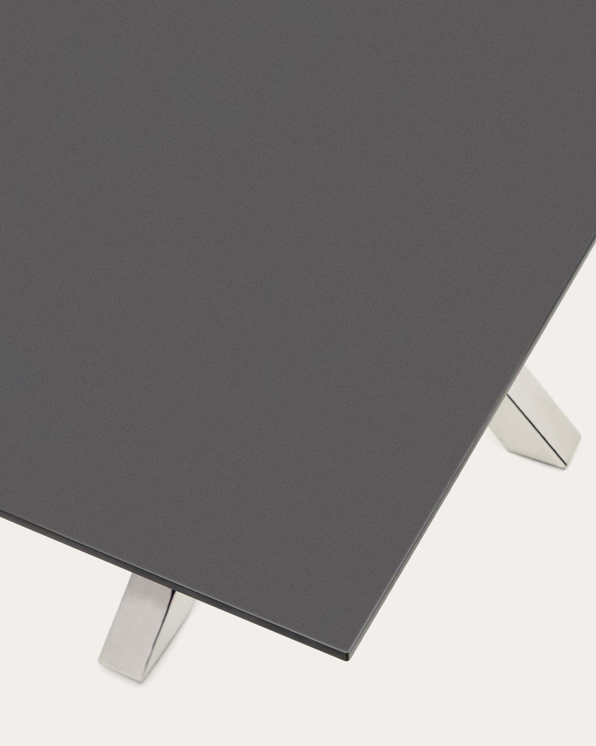Argo asztal fekete üveggel és acéllábakkal 200 x 100 cm