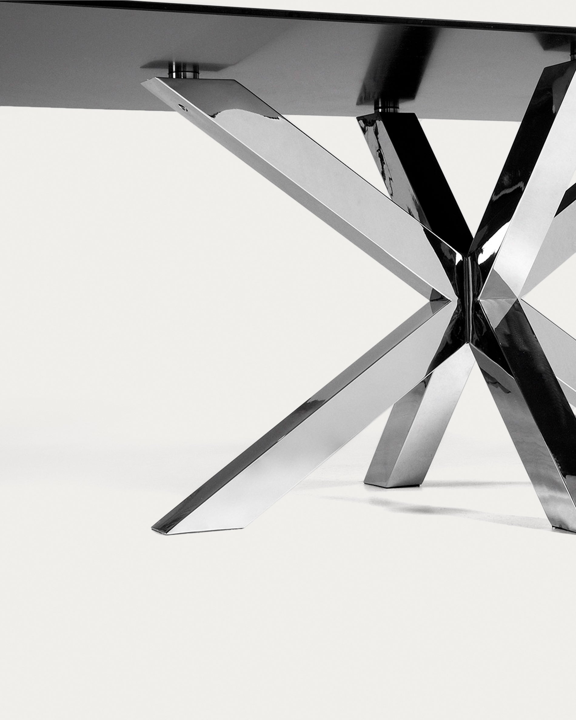 Argo table with black glass and steel legs 200 x 100 cm - Detail
