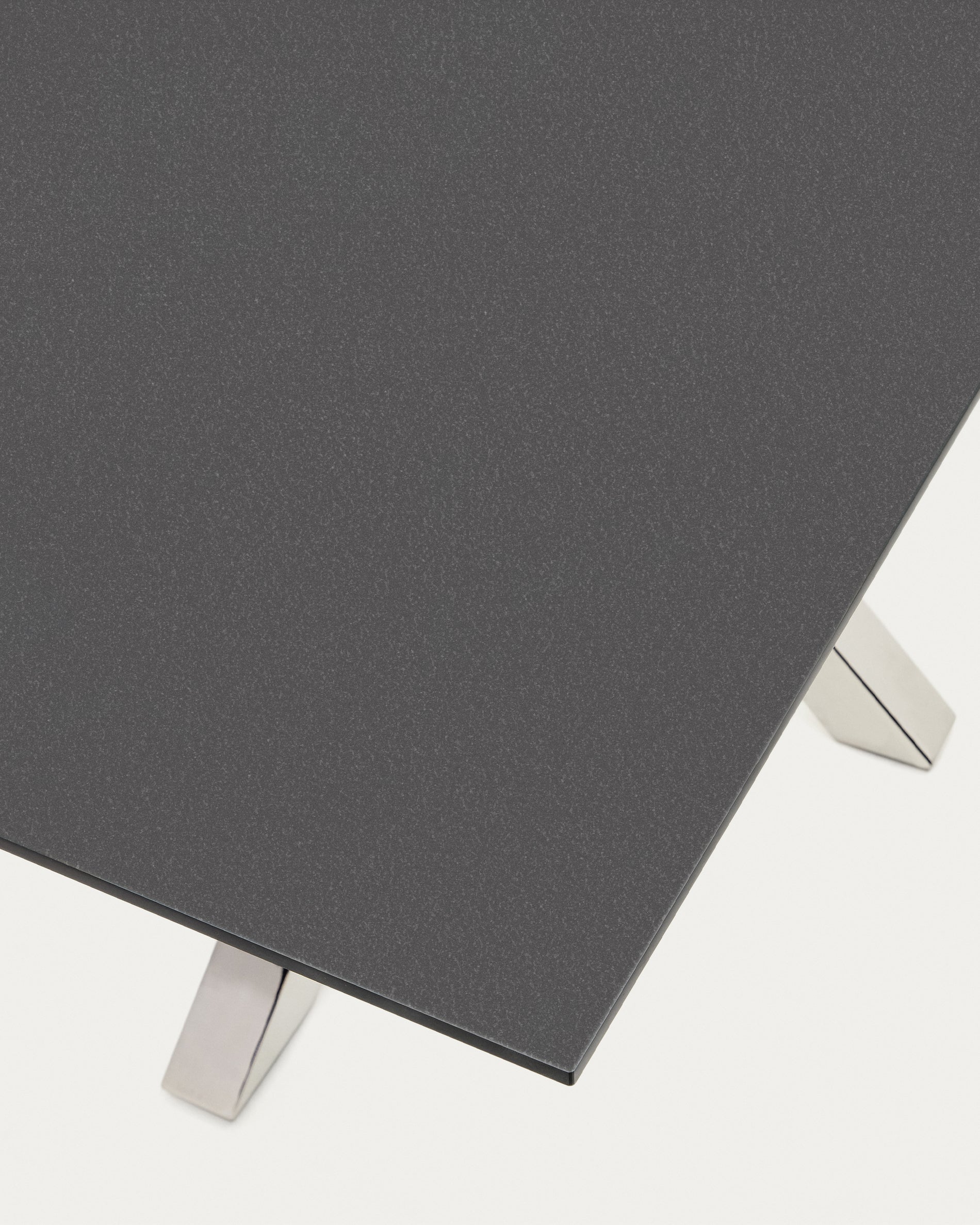 Argo table in frosted black glass and stainless steel legs 180 x 100 cm - Detail