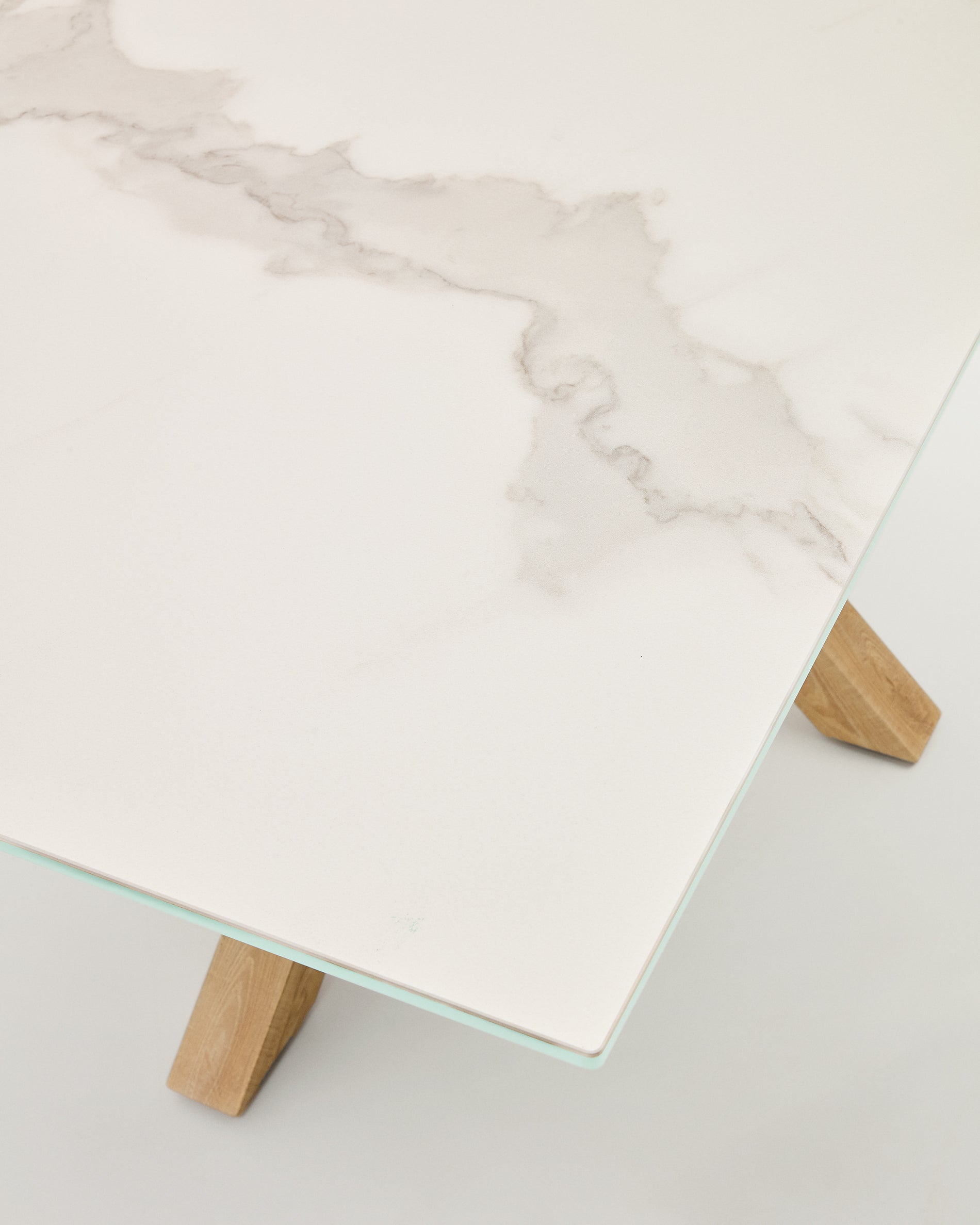 Argo asztal fehér Kalos porcelánból és fa hatású acél lábakkal 180 x 100 cm