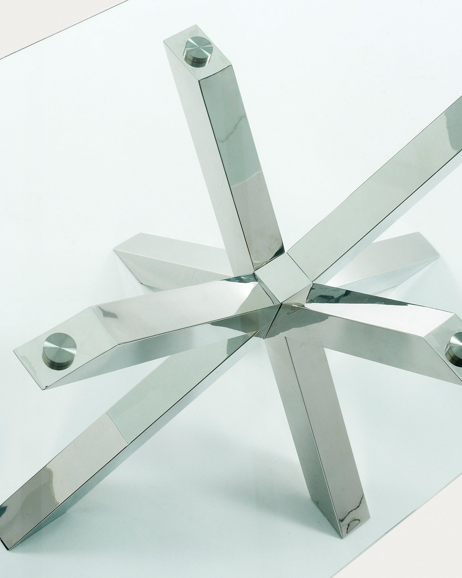 Argo glass table with stainless steel legs 160 x 90 cm - Detail