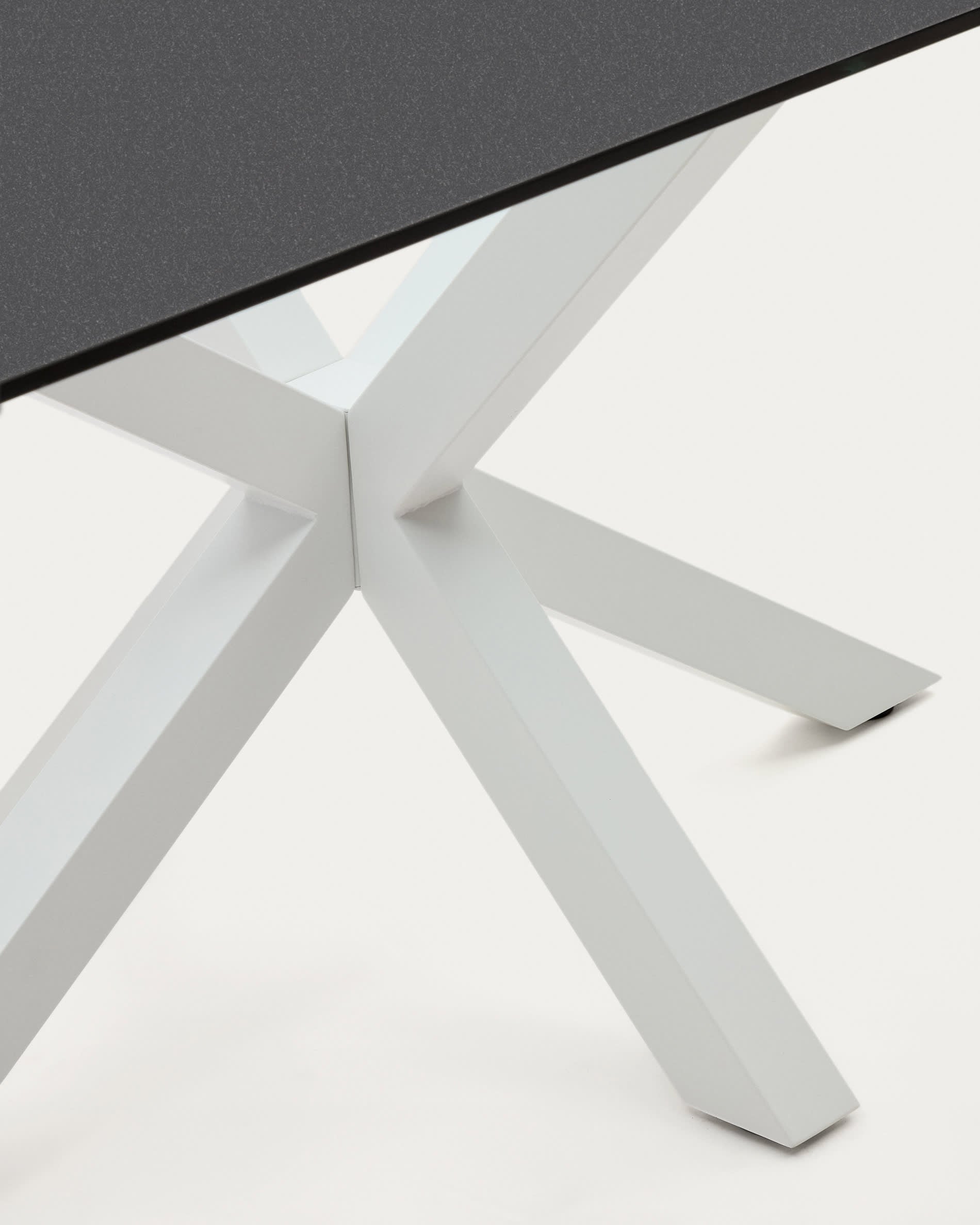 Argo asztal matt fekete üveggel és acél lábakkal, fekete befejezéssel 160 x 90 cm