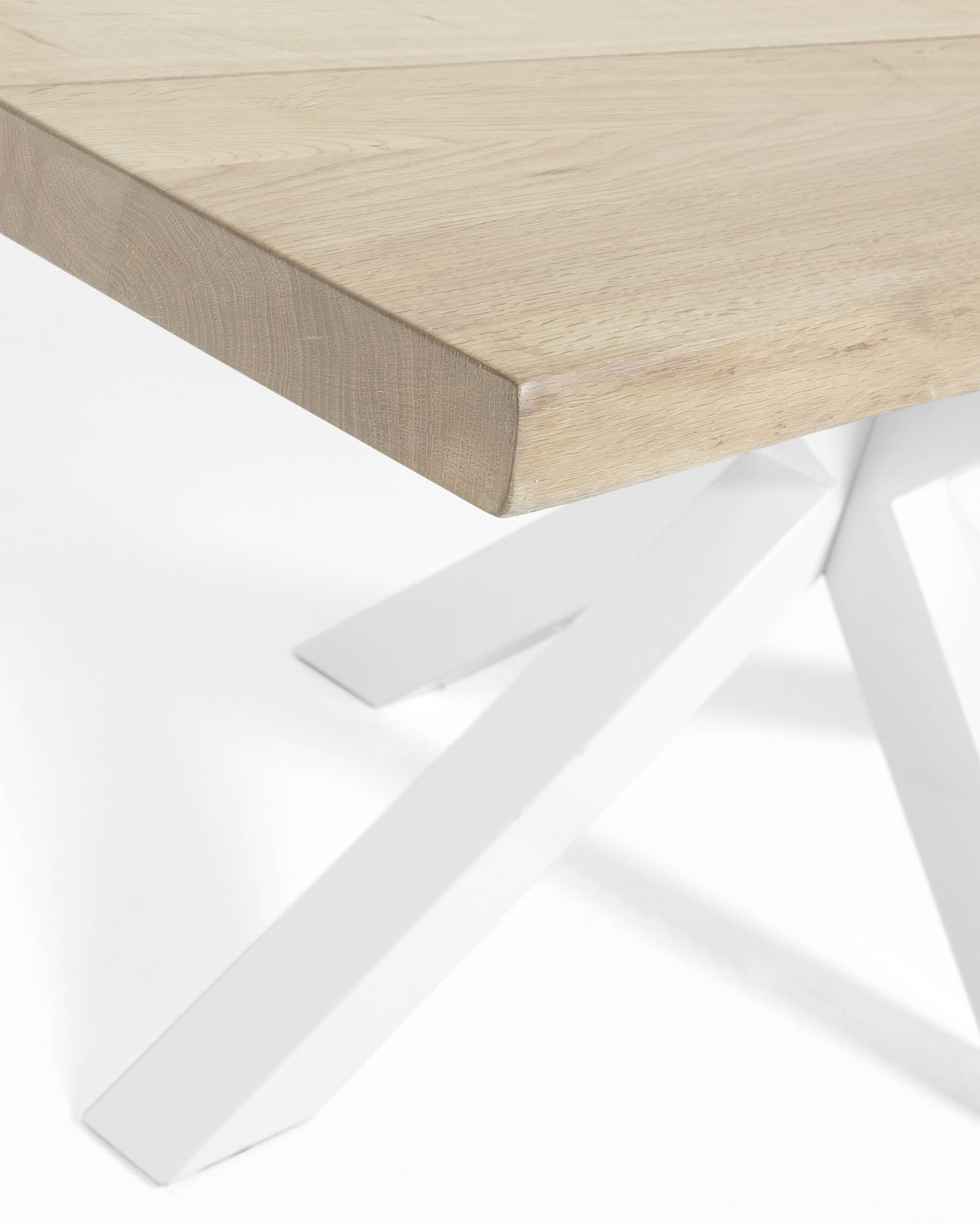 Argo oak veneer table with a whitewashed finish and white steel legs, 160 x 90 cm - Detail