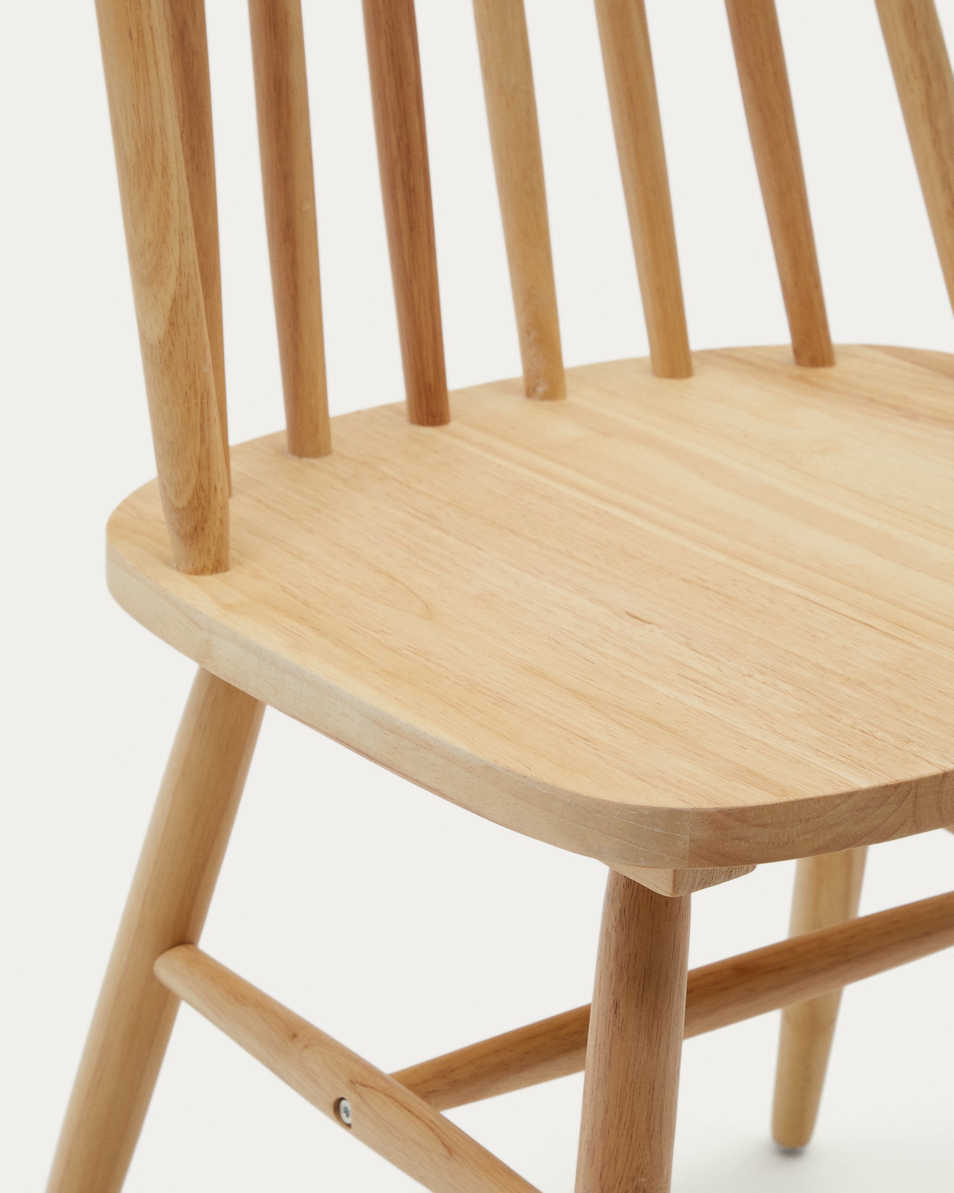 Tressia MDF and solid rubber wood chair with natural lacquer - Detail