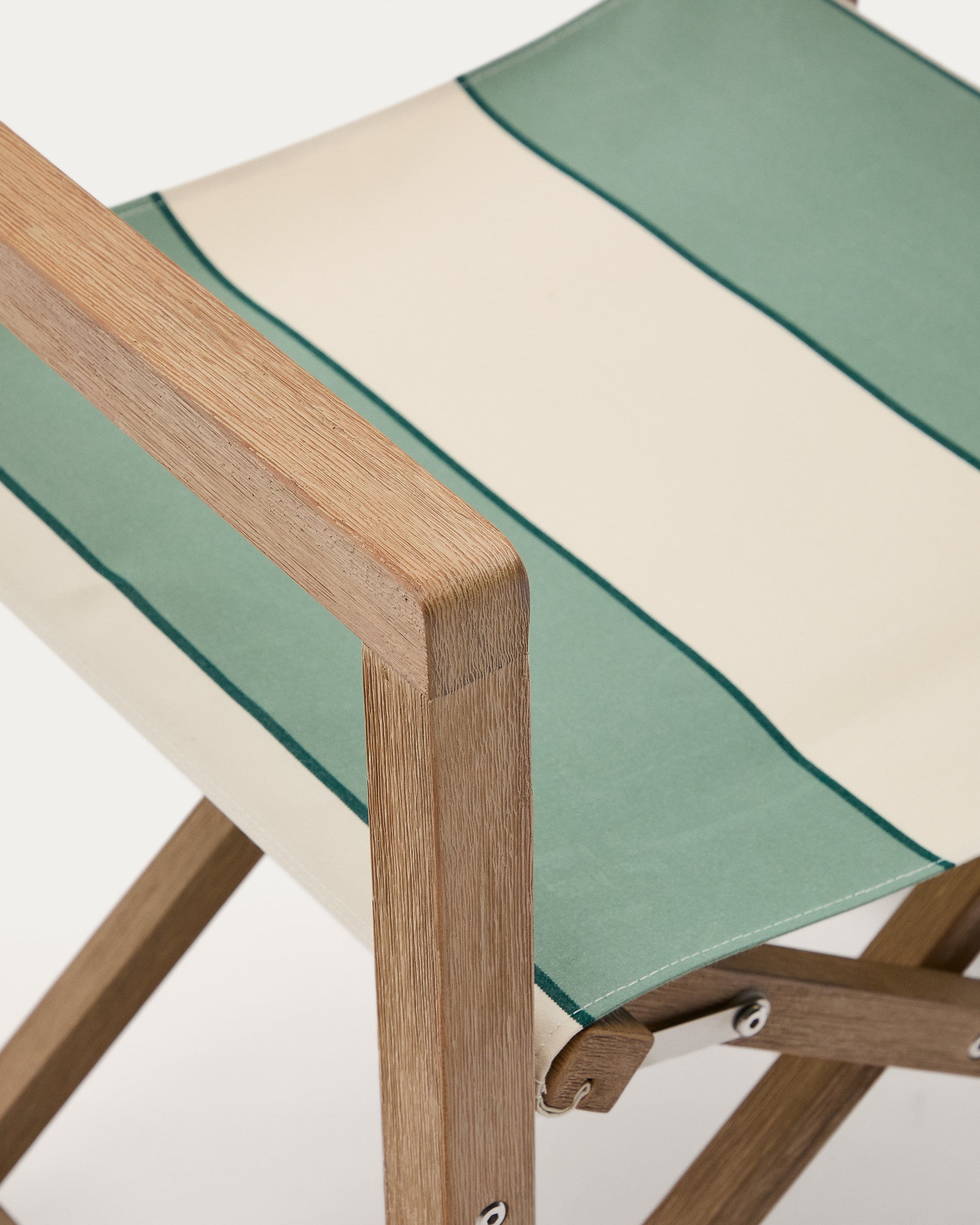 Vilara green and beige striped outdoor folding chair made of FSC 100% solid acacia wood - Detail