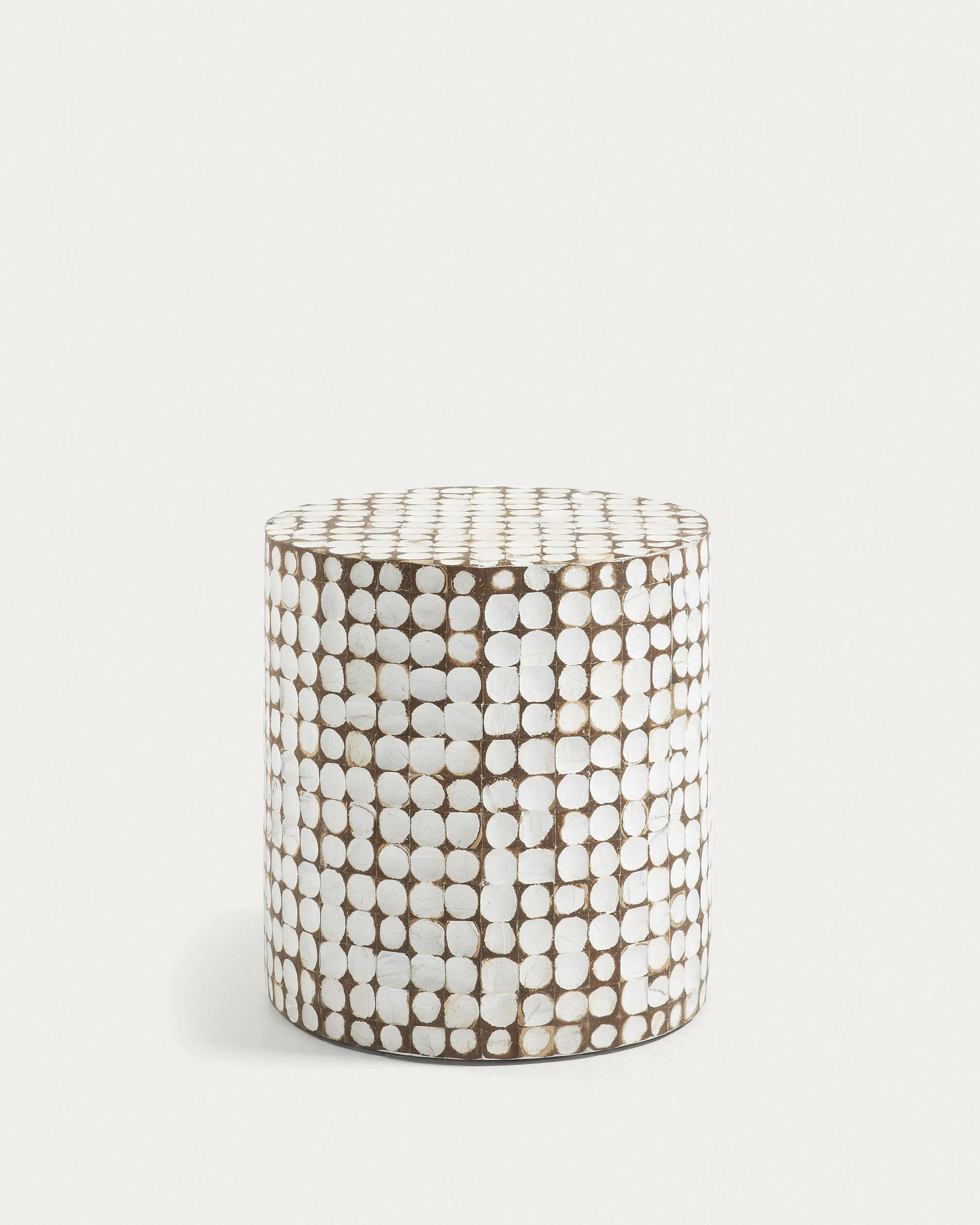 Necoco side table in solid mango wood and coconut shells Ø 40 cm - Product View