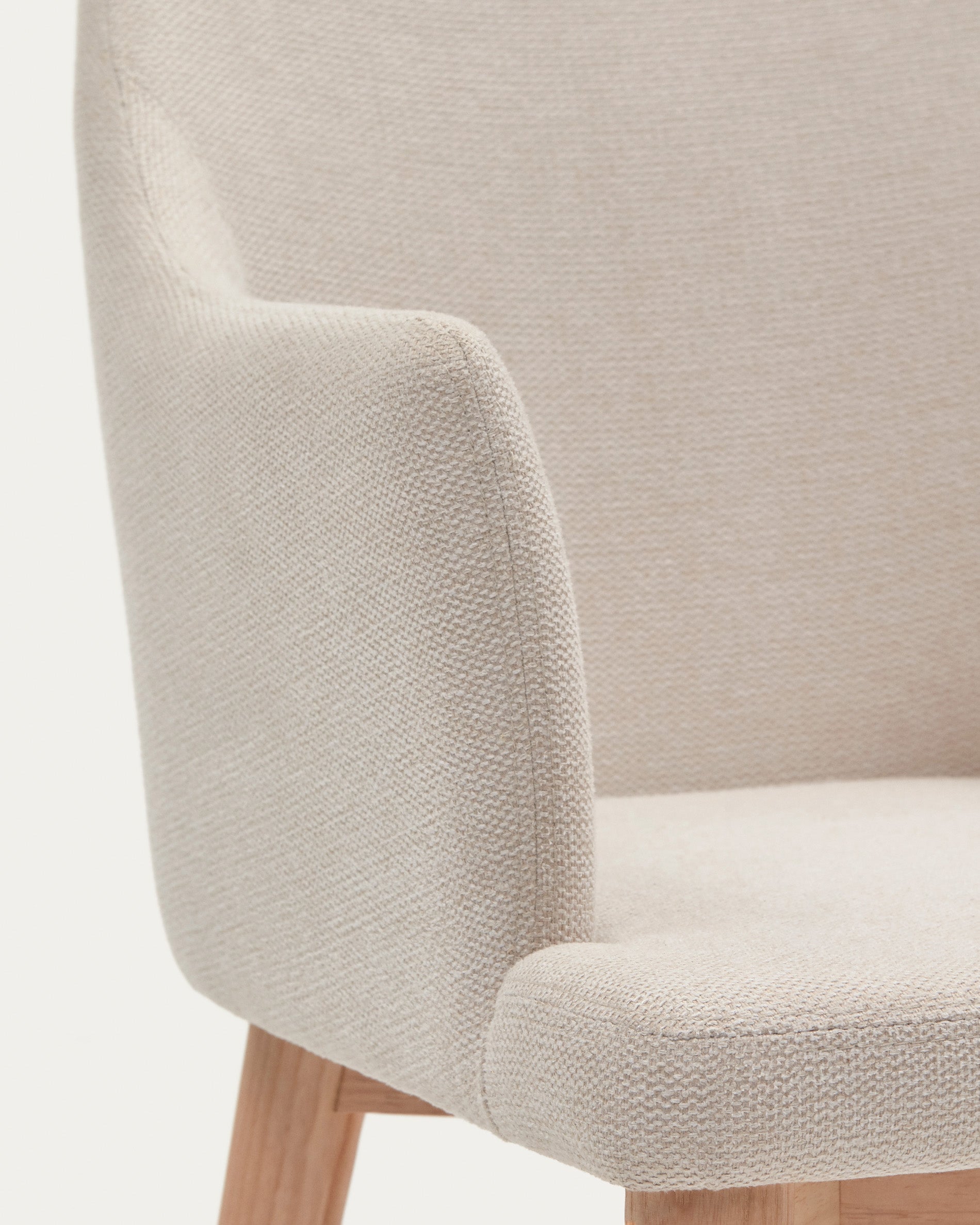 Croft chair in beige chenille with solid ash wood legs - Detail