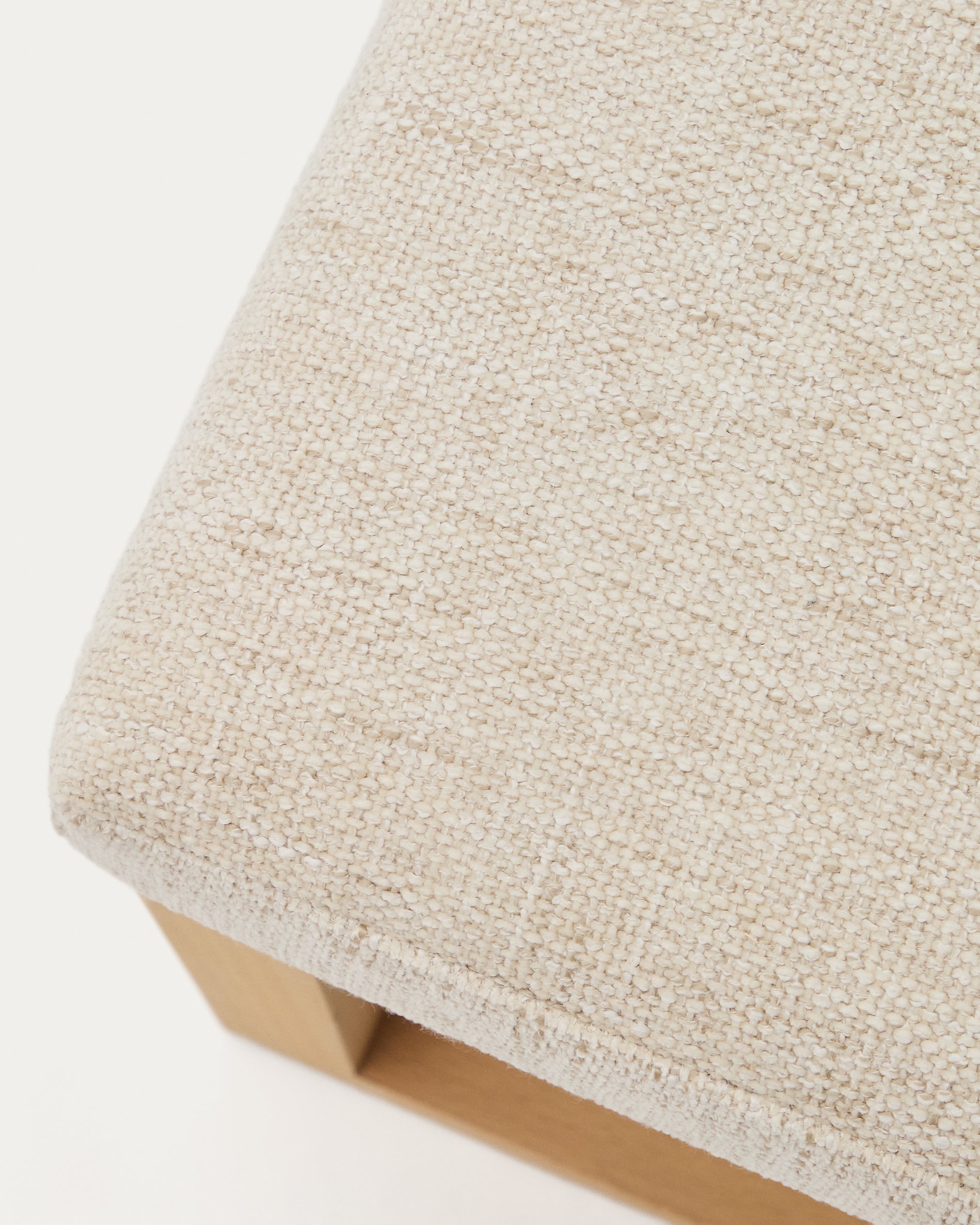 Loya bench in beige chenille and beech wood 128cm - Detail