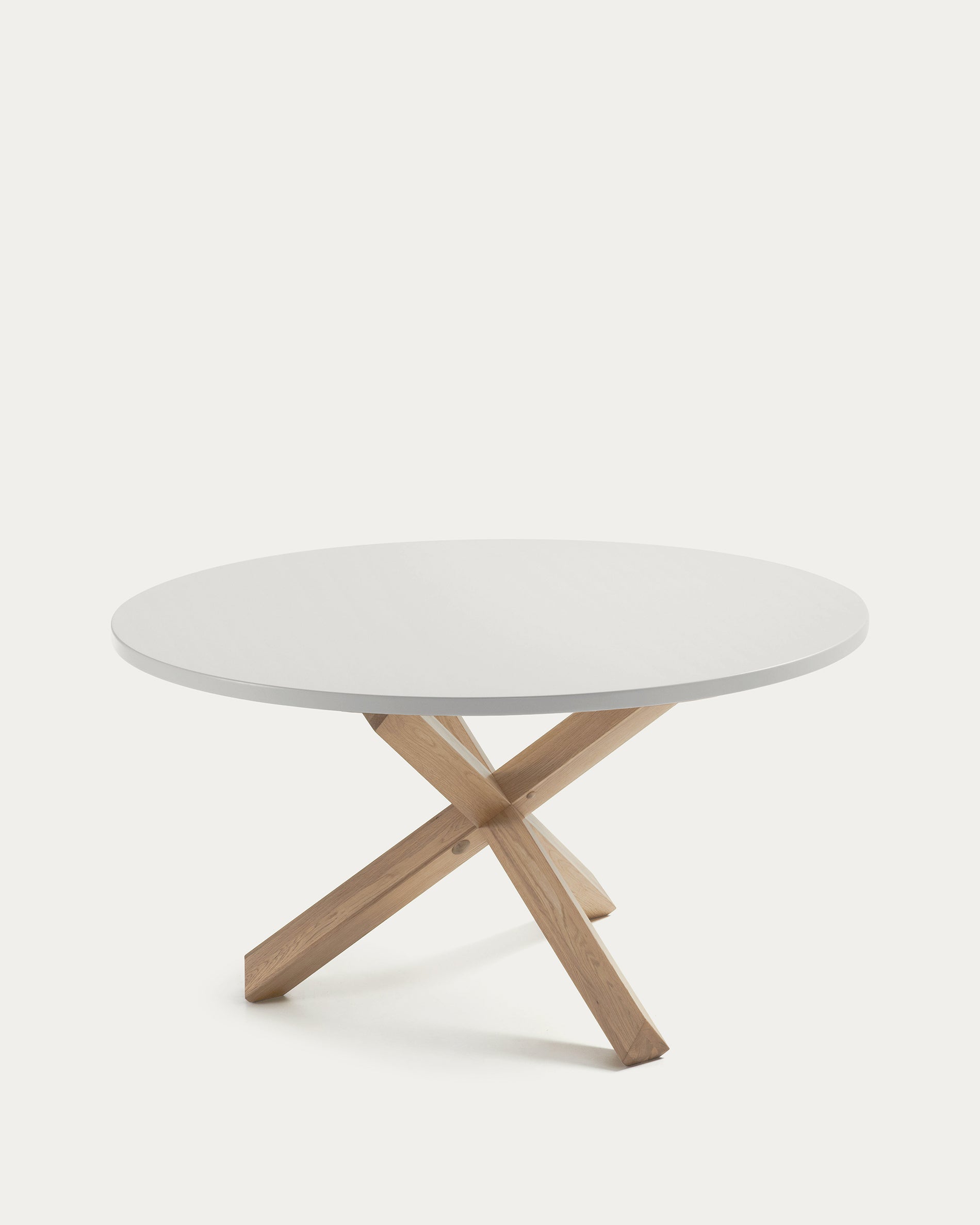 Lotus table in white with solid oak legs, Ø 135 cm - Detail