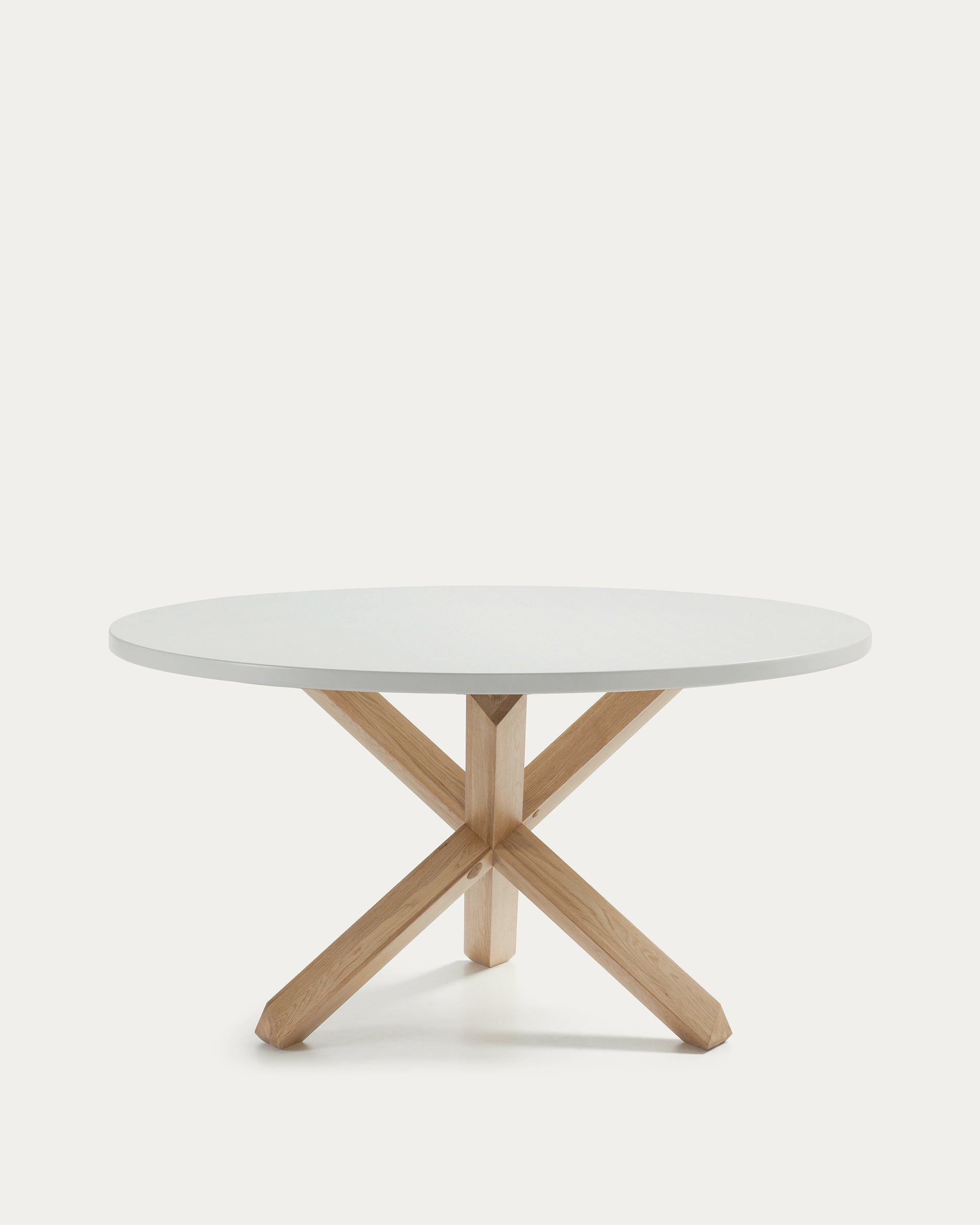 Lotus table in white with solid oak legs, Ø 135 cm - Product View