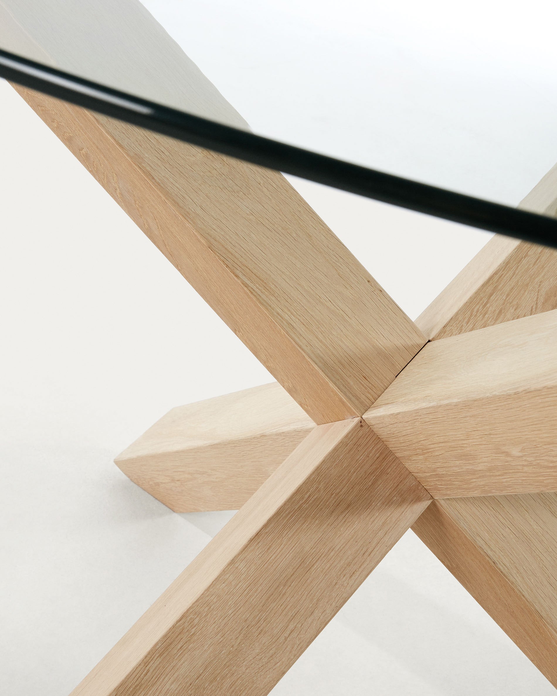 Lotus round glass table with solid oak legs, Ø 120 cm - Detail