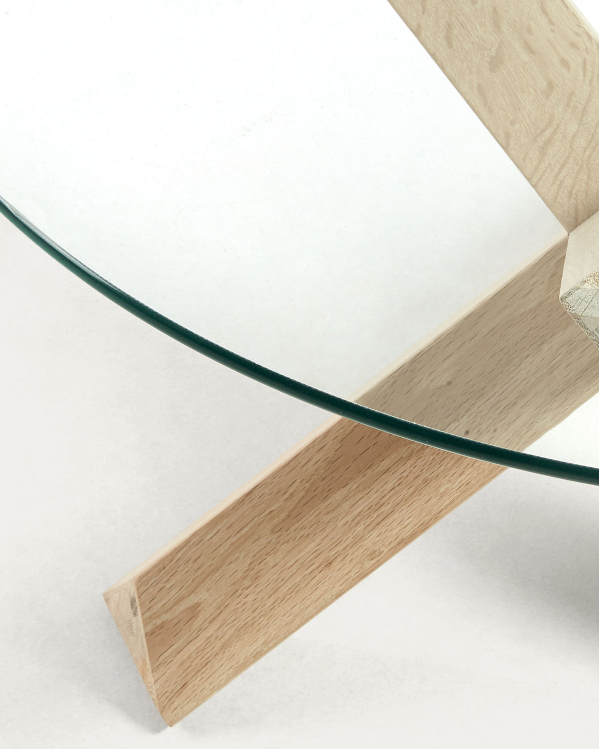 Lotus glass top coffee table with solid oak wood legs, Ø 65 cm - Detail