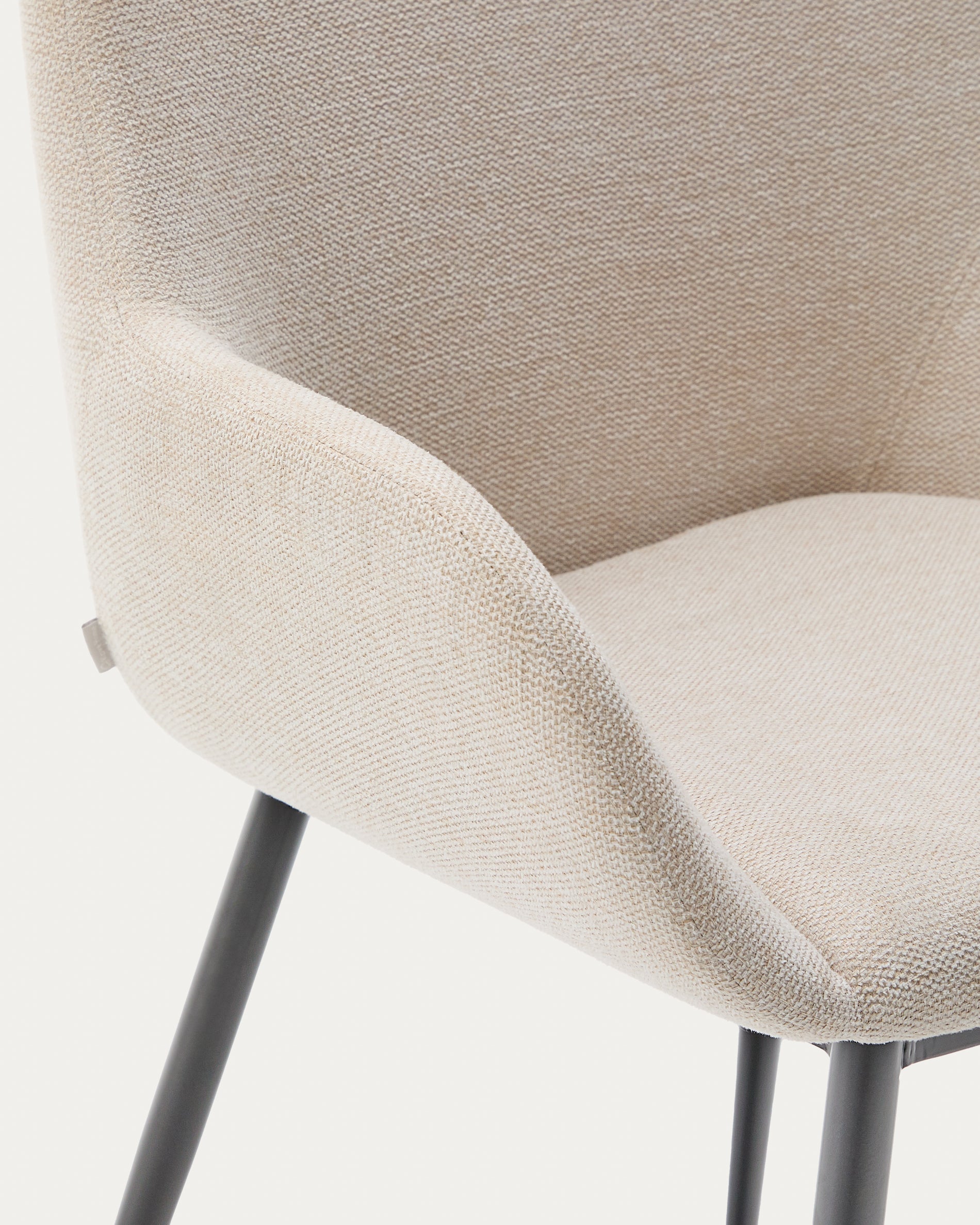 Konna chair in beige and steel legs in a painted black finish - Detail
