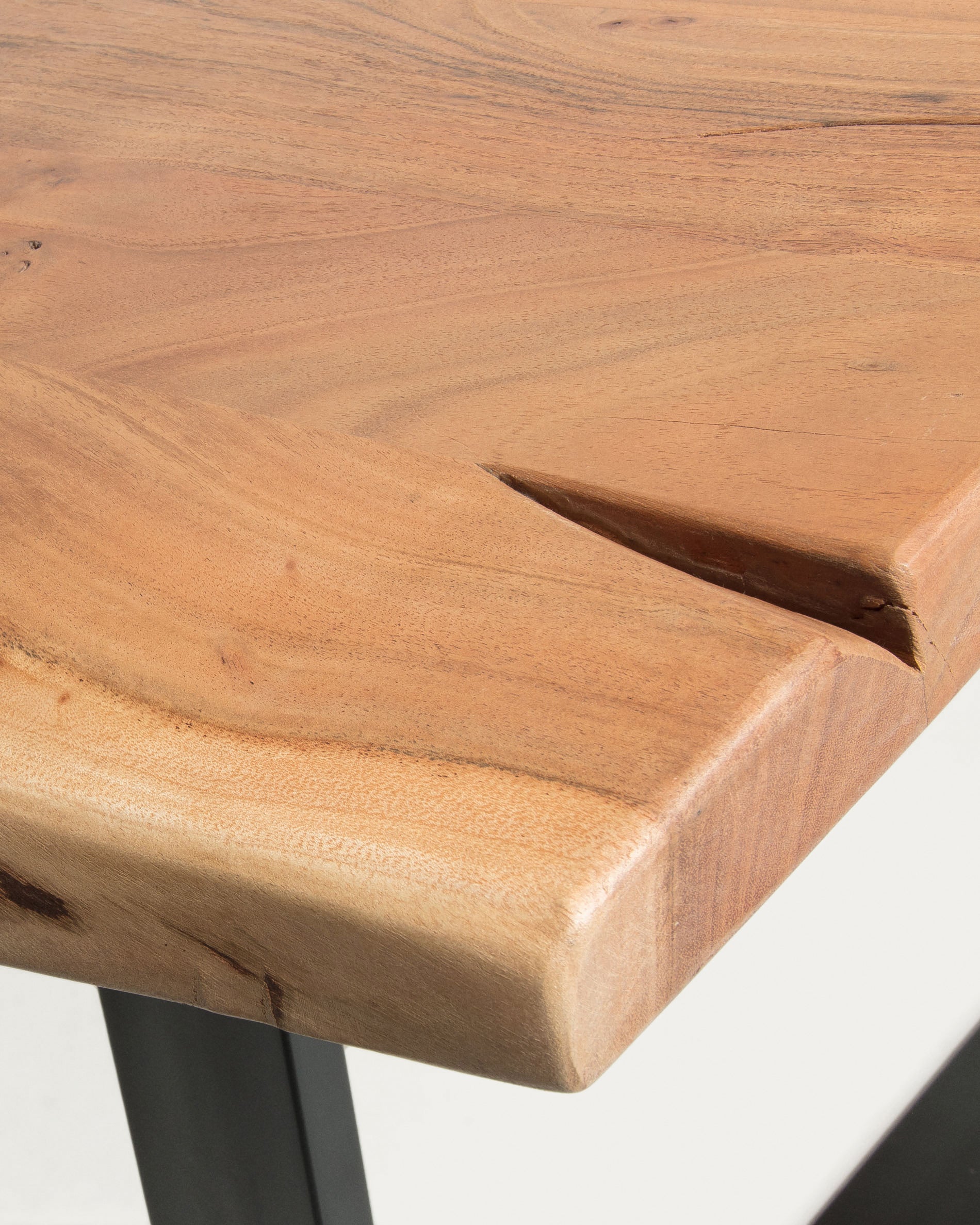 Alaia table in solid acacia wood with natural finish, 160 x 90 cm - Detail