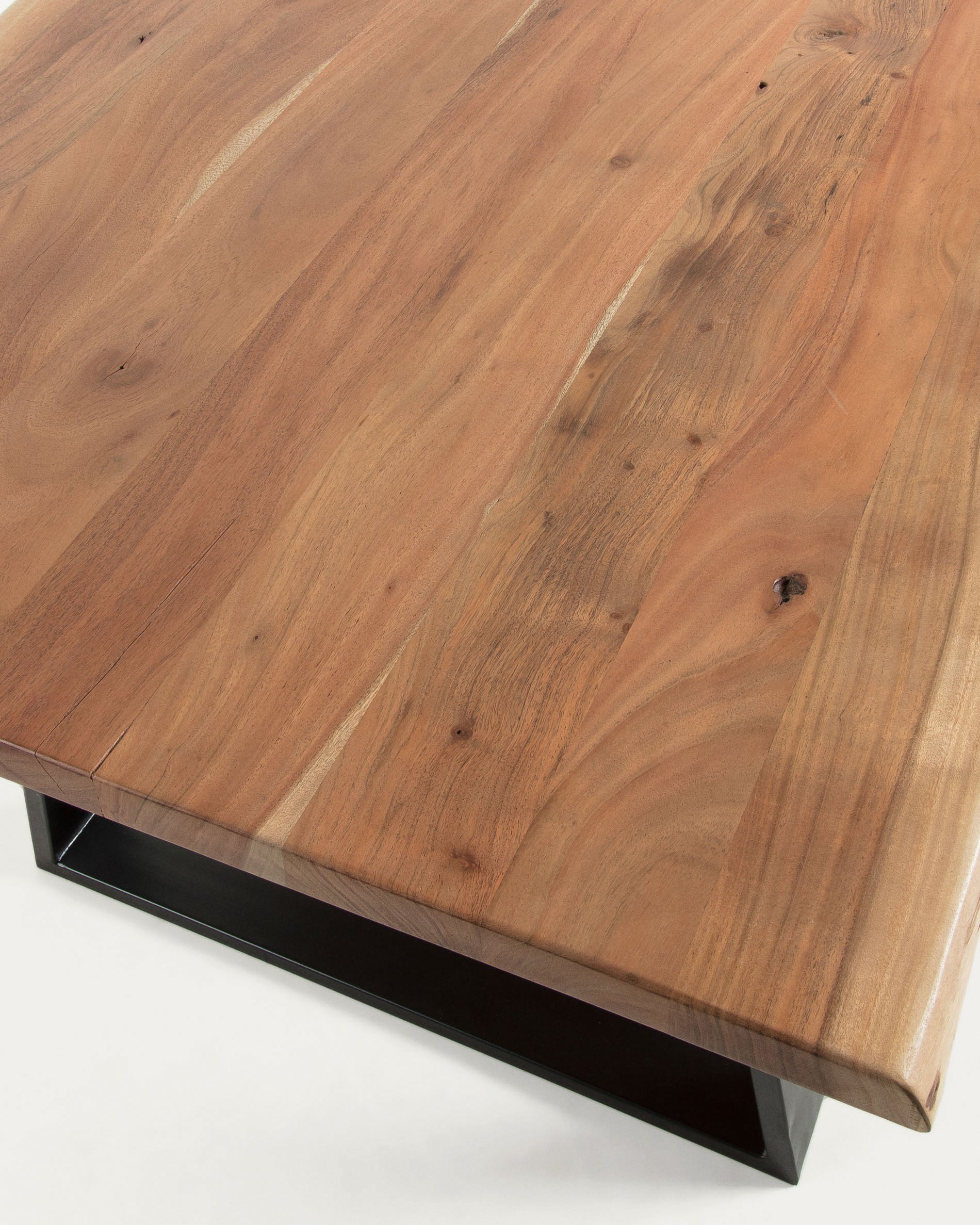 Alaia table in solid acacia wood with natural finish, 160 x 90 cm - Detail