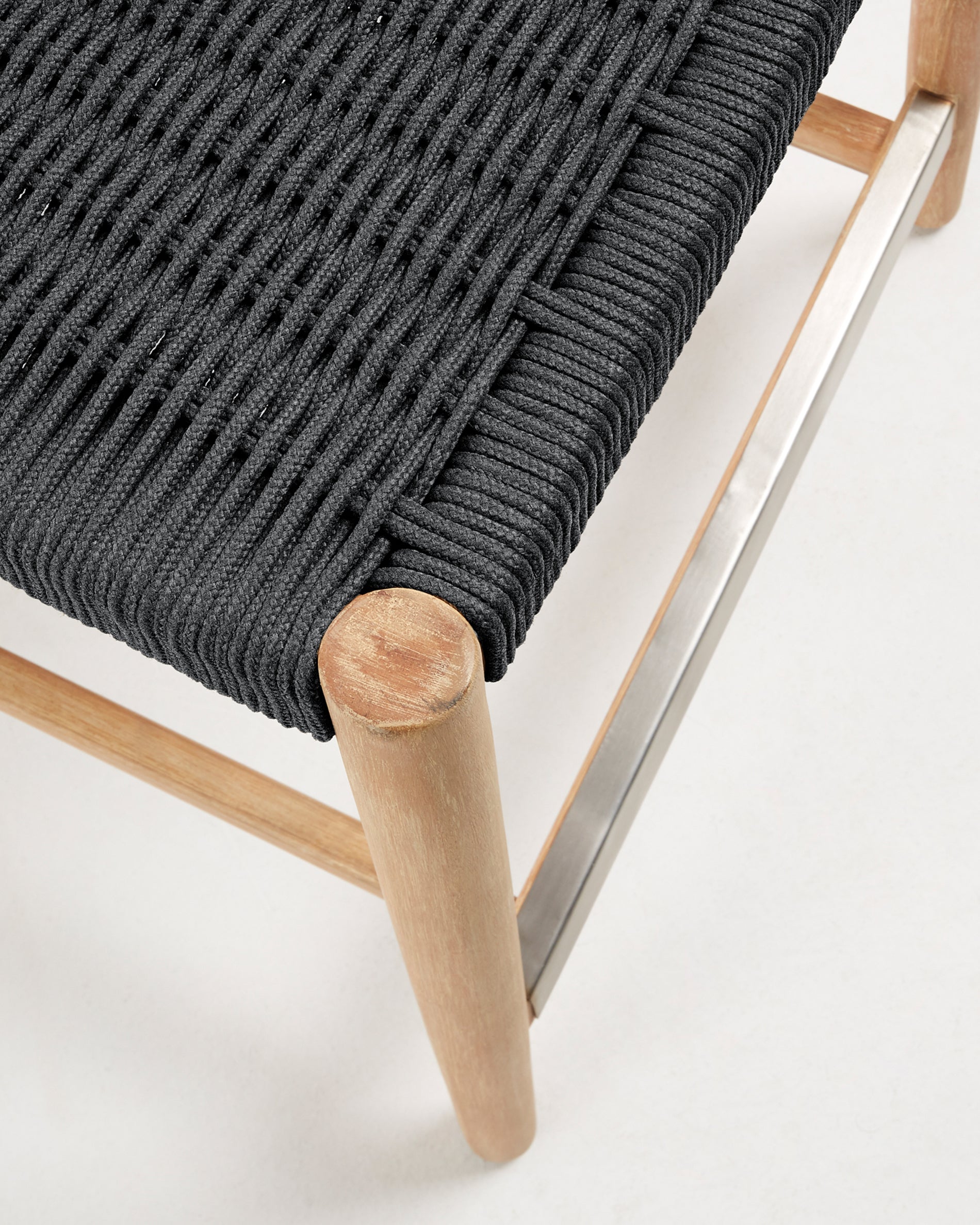 Nina Stool made of solid acacia wood with natural finish and black rope, height 62 cm - Detail