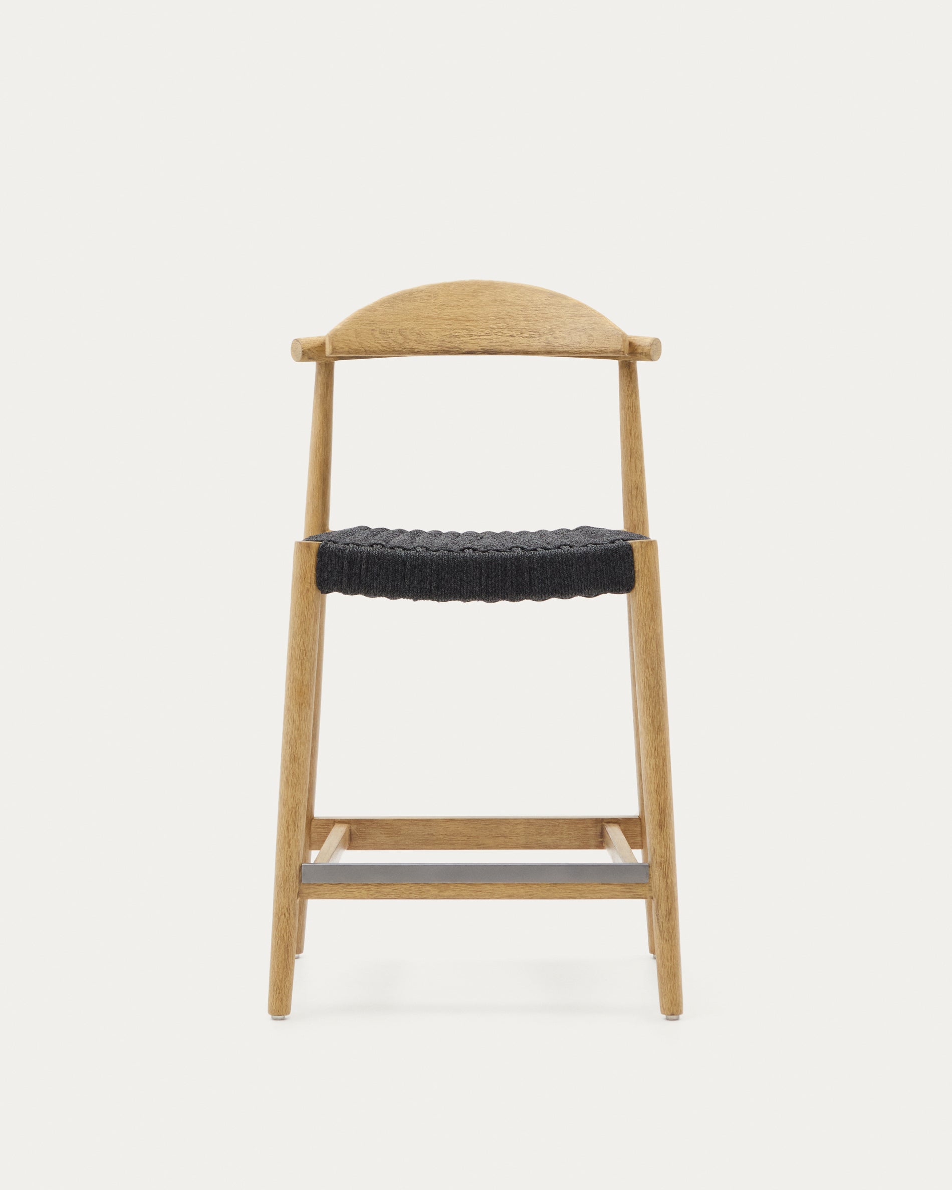 Nina szék, szilárd akácfa anyagból készült, természetes befejezéssel és fekete kötéllel, magassága 62 cm