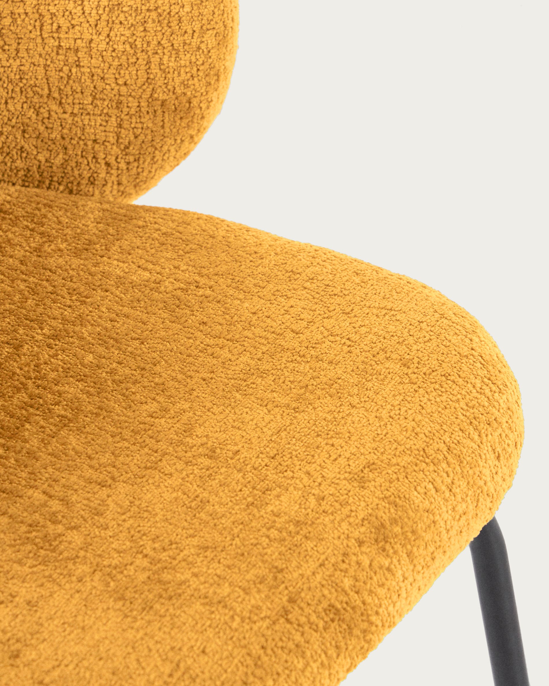 Mustársárga chenille Minna szék acéllábakkal, fekete befejezéssel