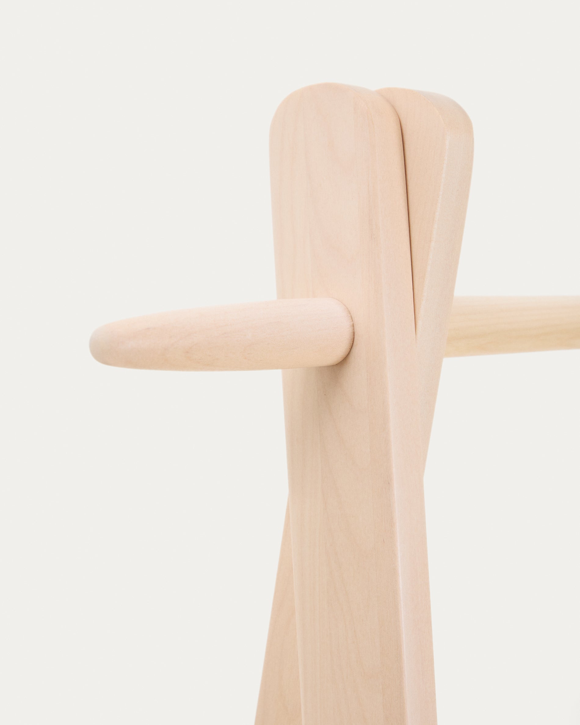 Natane birch wood and rattan clothing rail, 95 x 152 cm - Detail
