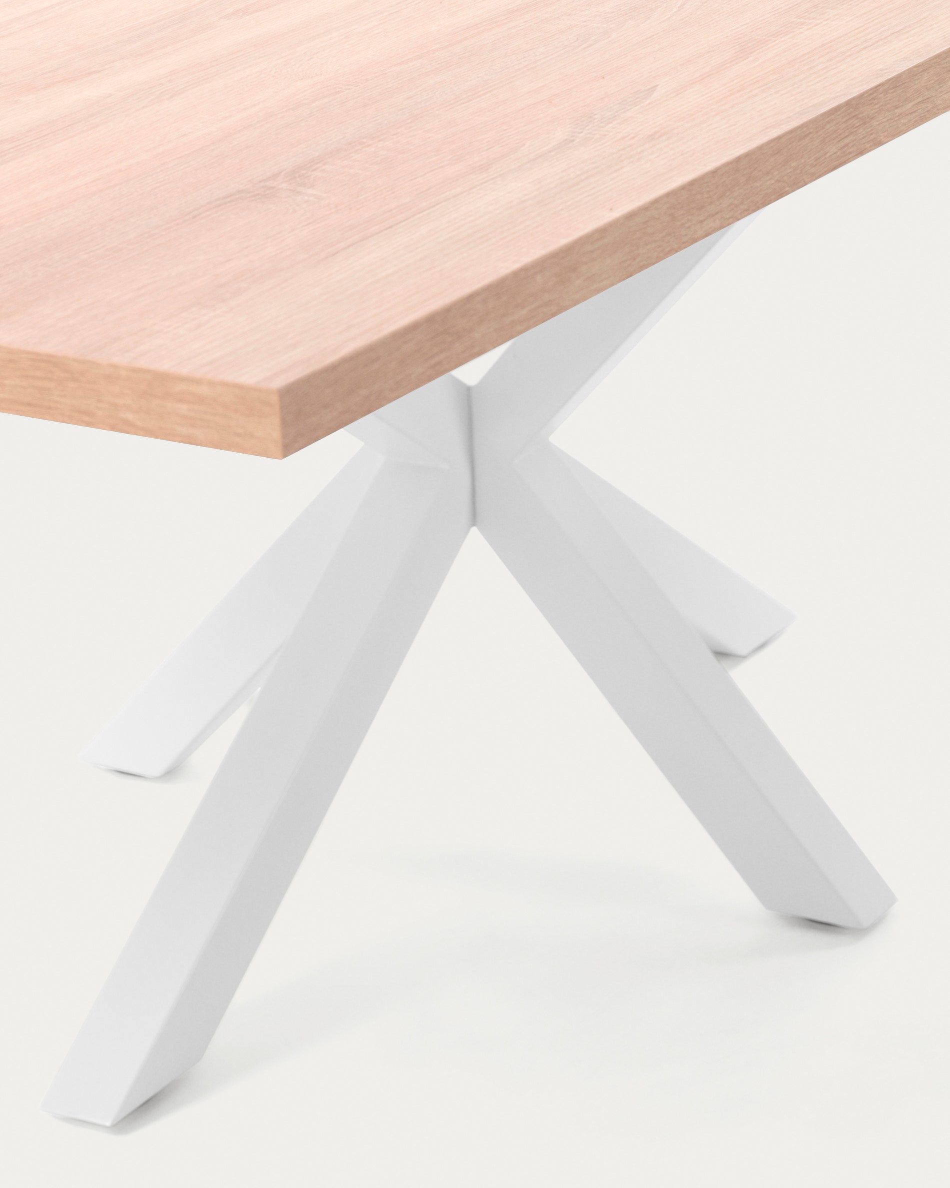 Argo table in melamine with natural finish and steel legs with white finish 160 x 100 cm - Detail