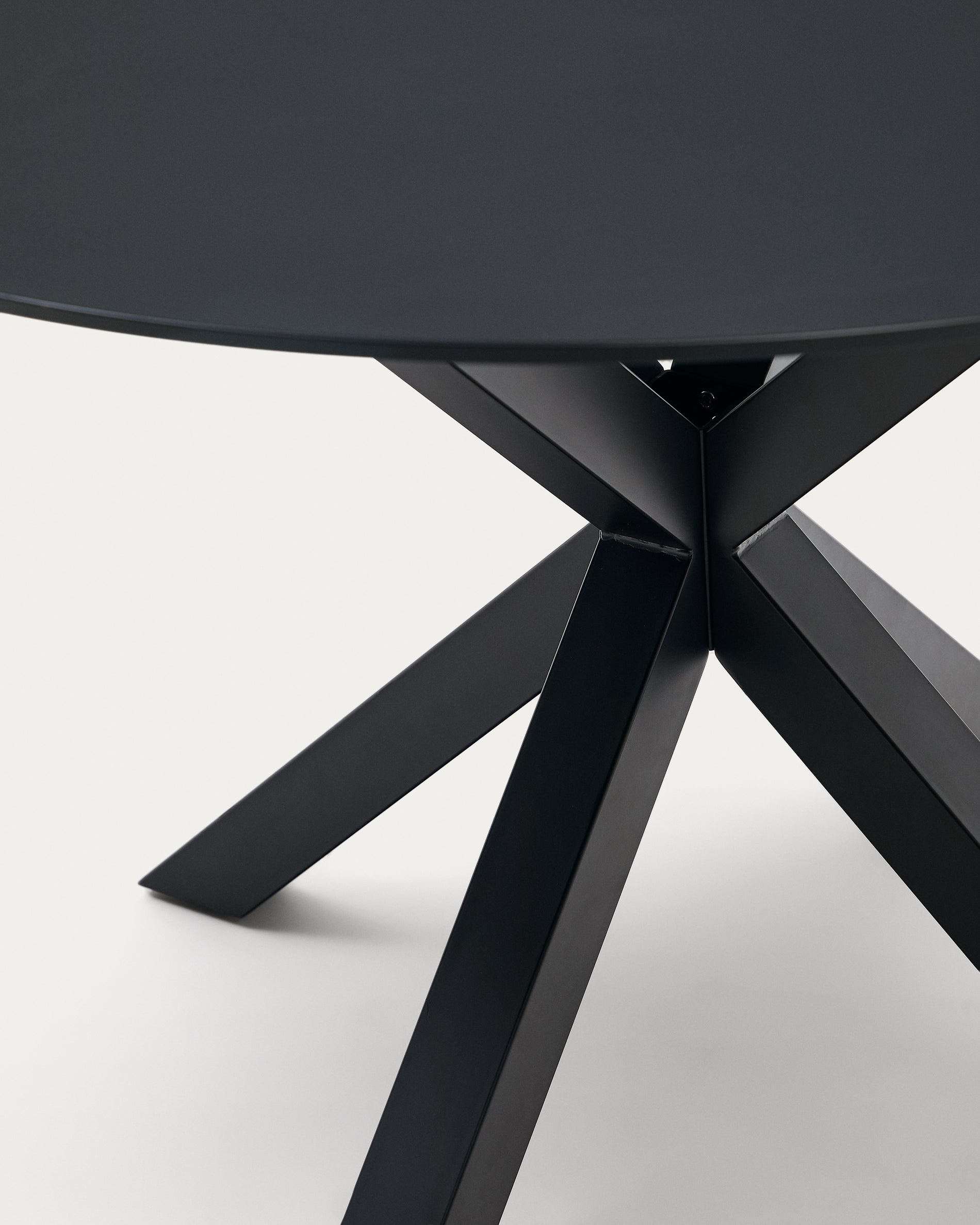 Argo round table with black glass and black steel legs Ø 120 cm - Detail