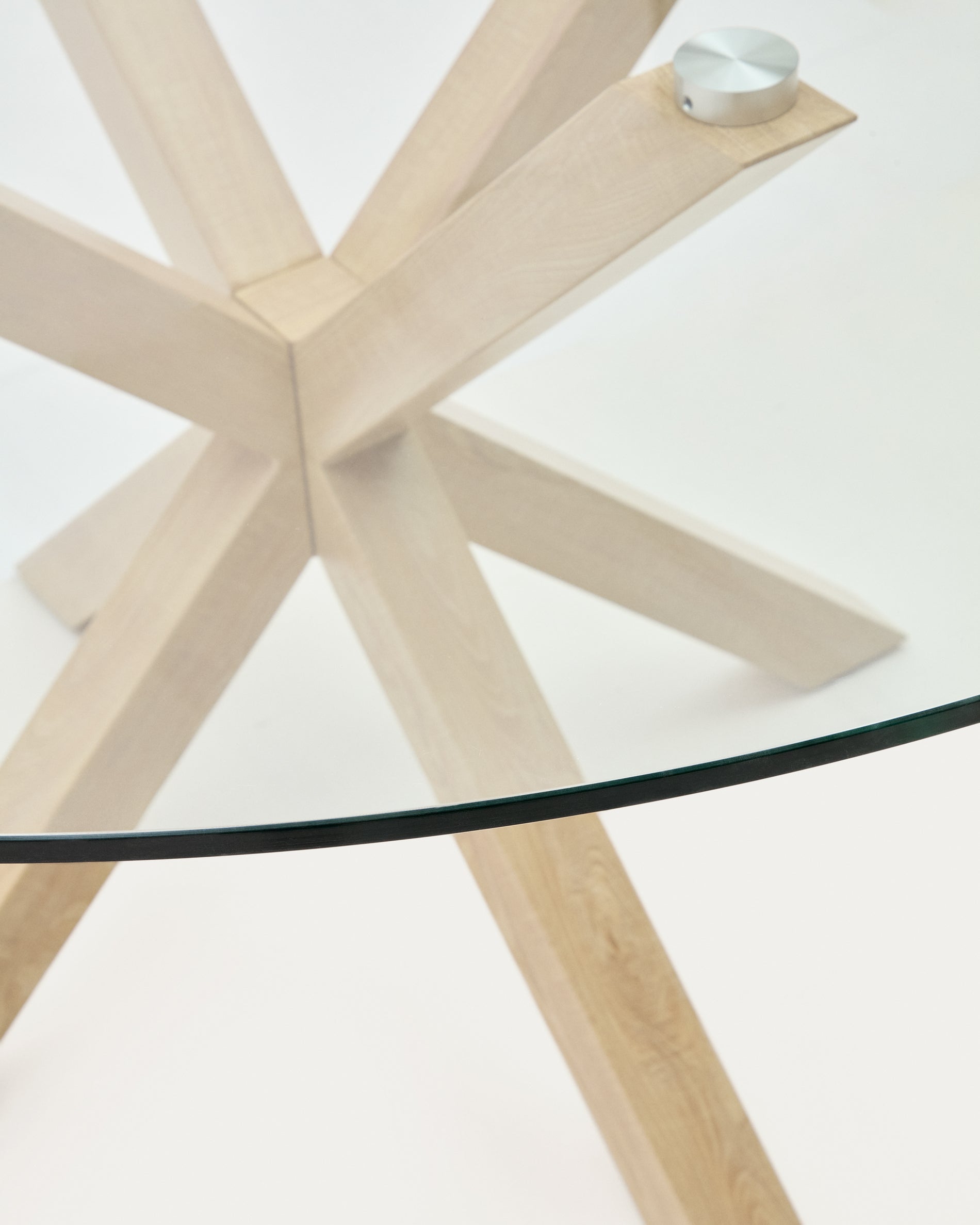 Argo round glass table and wood effect steel legs Ø 150 cm - Detail