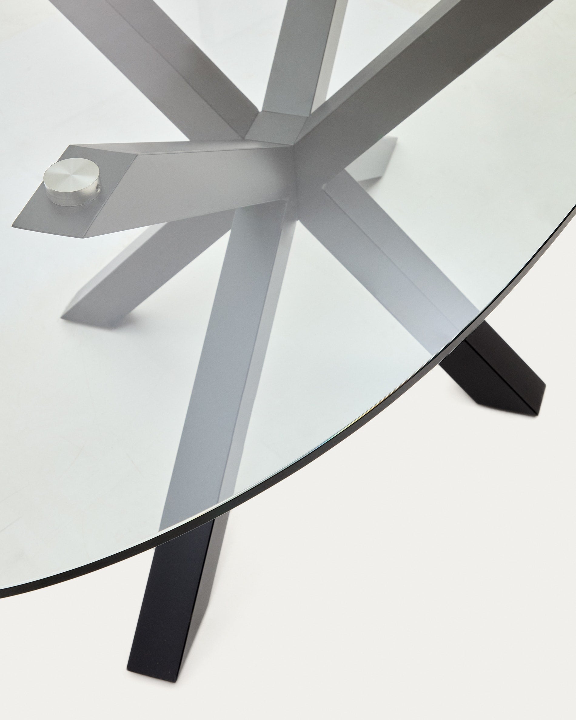 Argo ovális asztal üveglappal és acél lábakkal, fekete befejezéssel Ø 200 x 100 cm