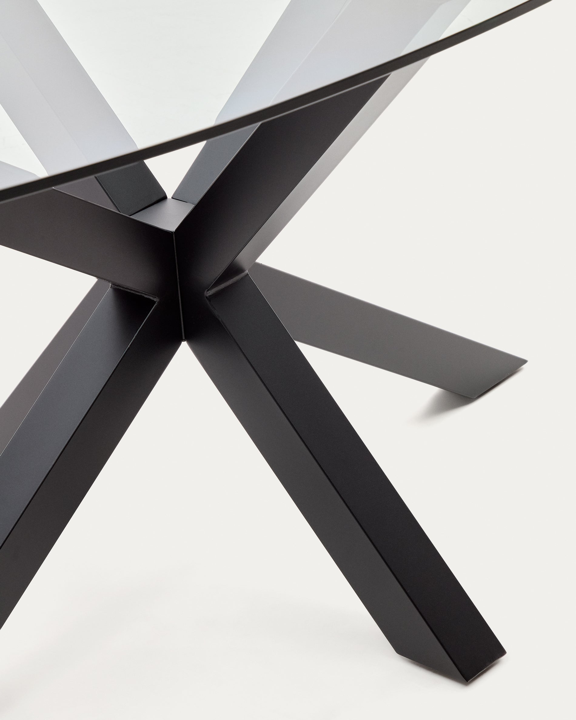 Argo oval table in glass and steel legs with black finish Ø 200 x 100 cm - Detail