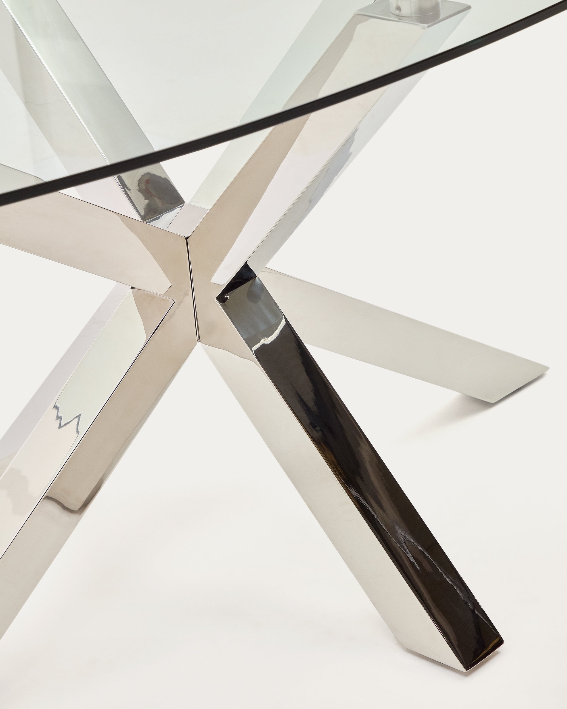 Argo oval table in glass and stainless steel legs Ø 200 x 100 cm - Detail