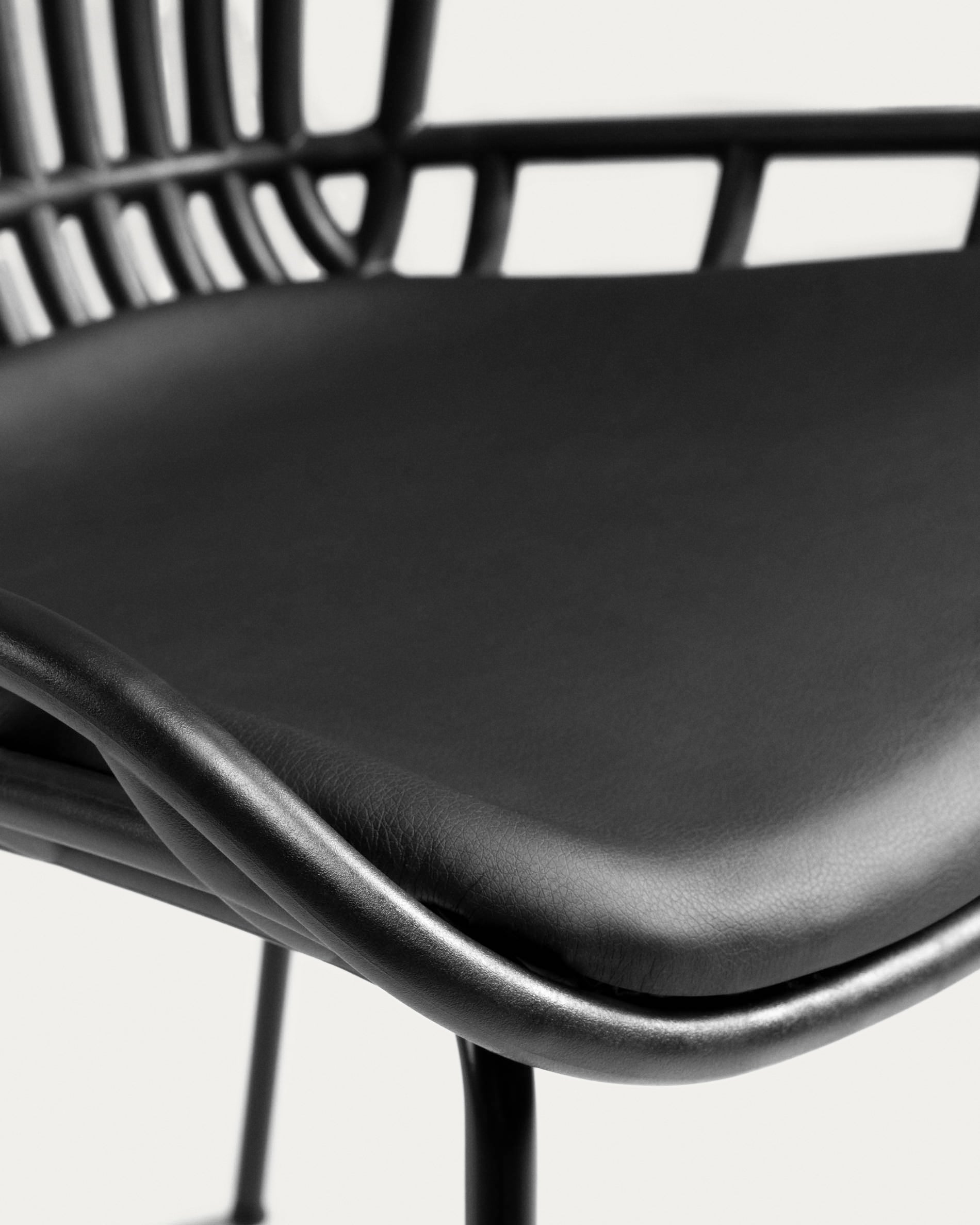 Surpik chair with steel legs in black finnish - Detail