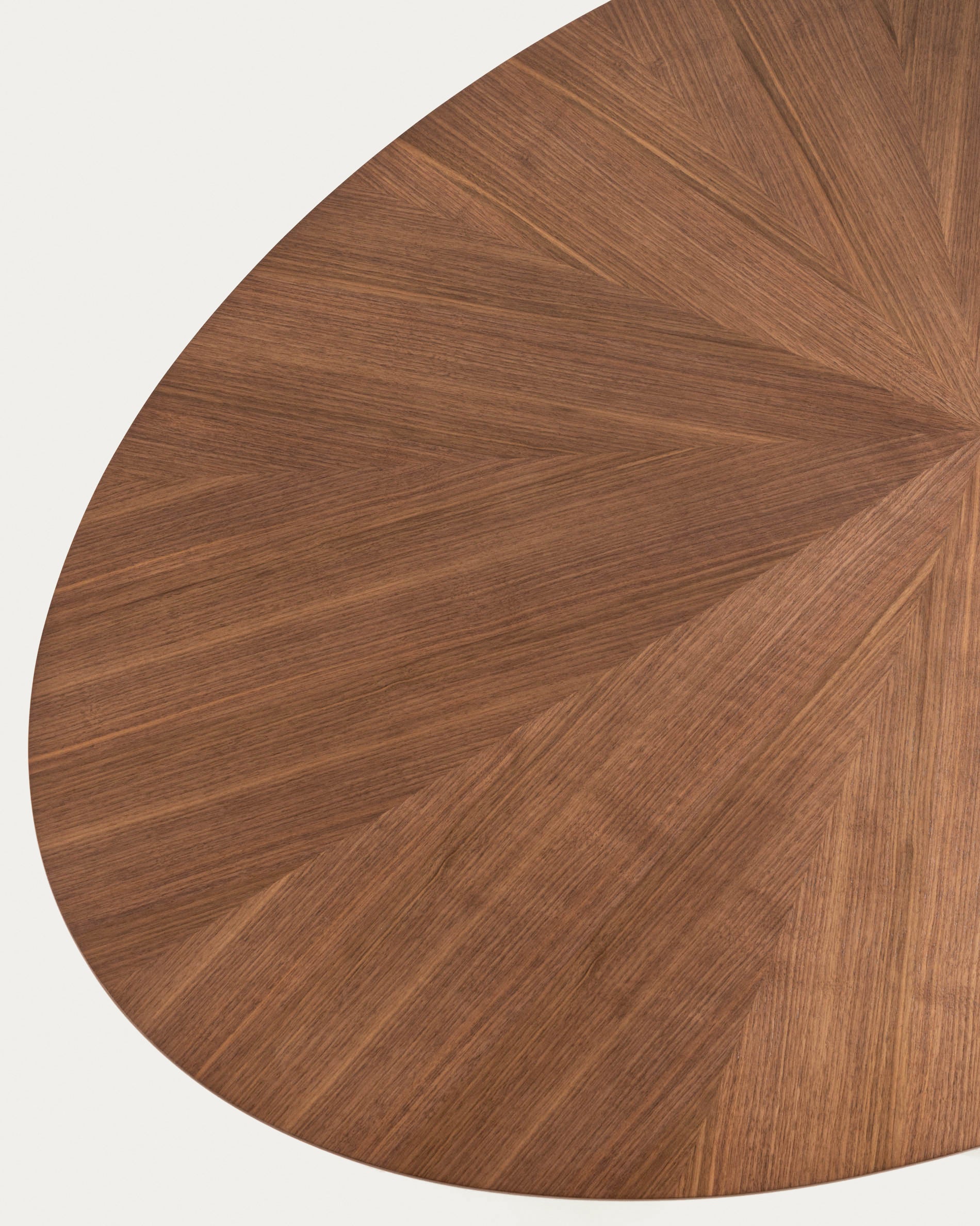 Naanim table with walnut veneer and legs in a black finish, 180 x 110 cm. - Detail