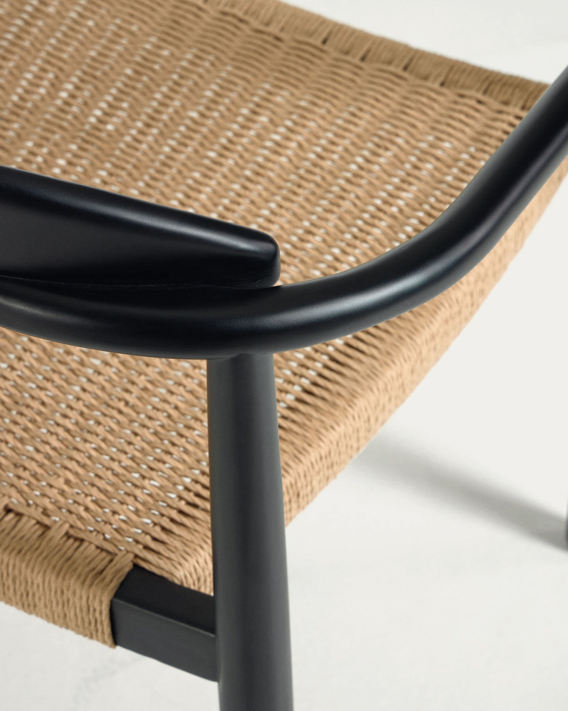Nina stackable chair solid acacia wood with black finish and beige paper rope seat FSC100% - Detail